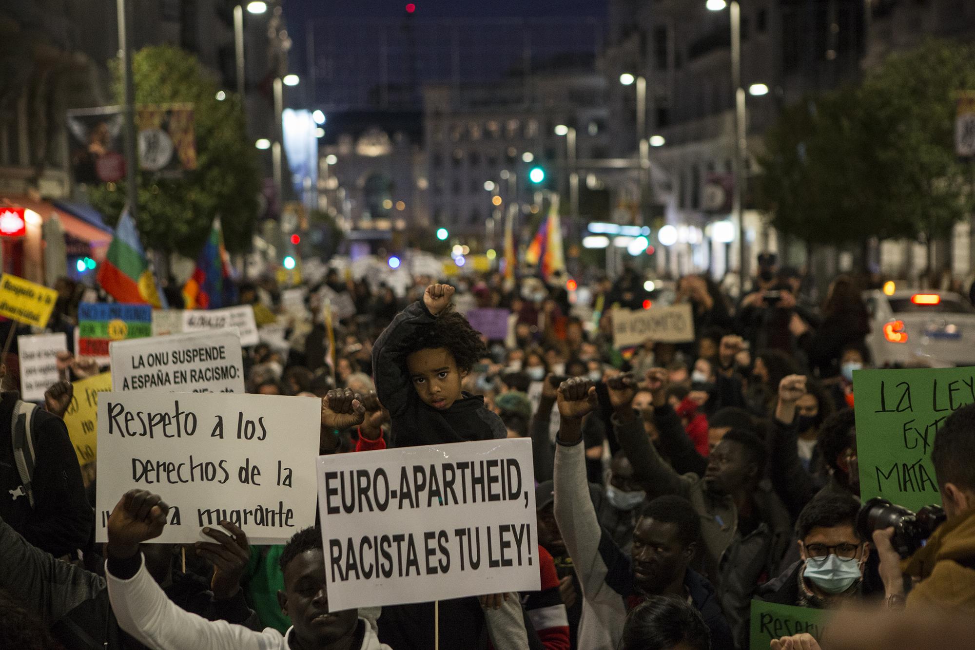 Manifestación antirracista en Madrid: Contra la violencia racista y los delitos de odio - 13