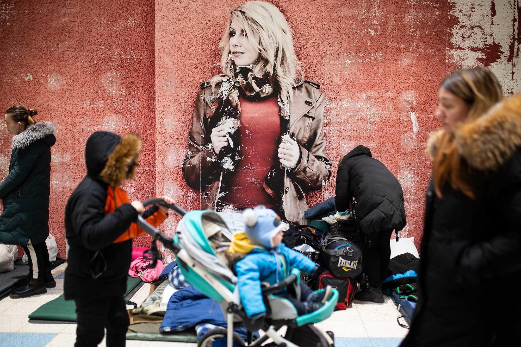Ucranianos refugiados en Tesco - 4