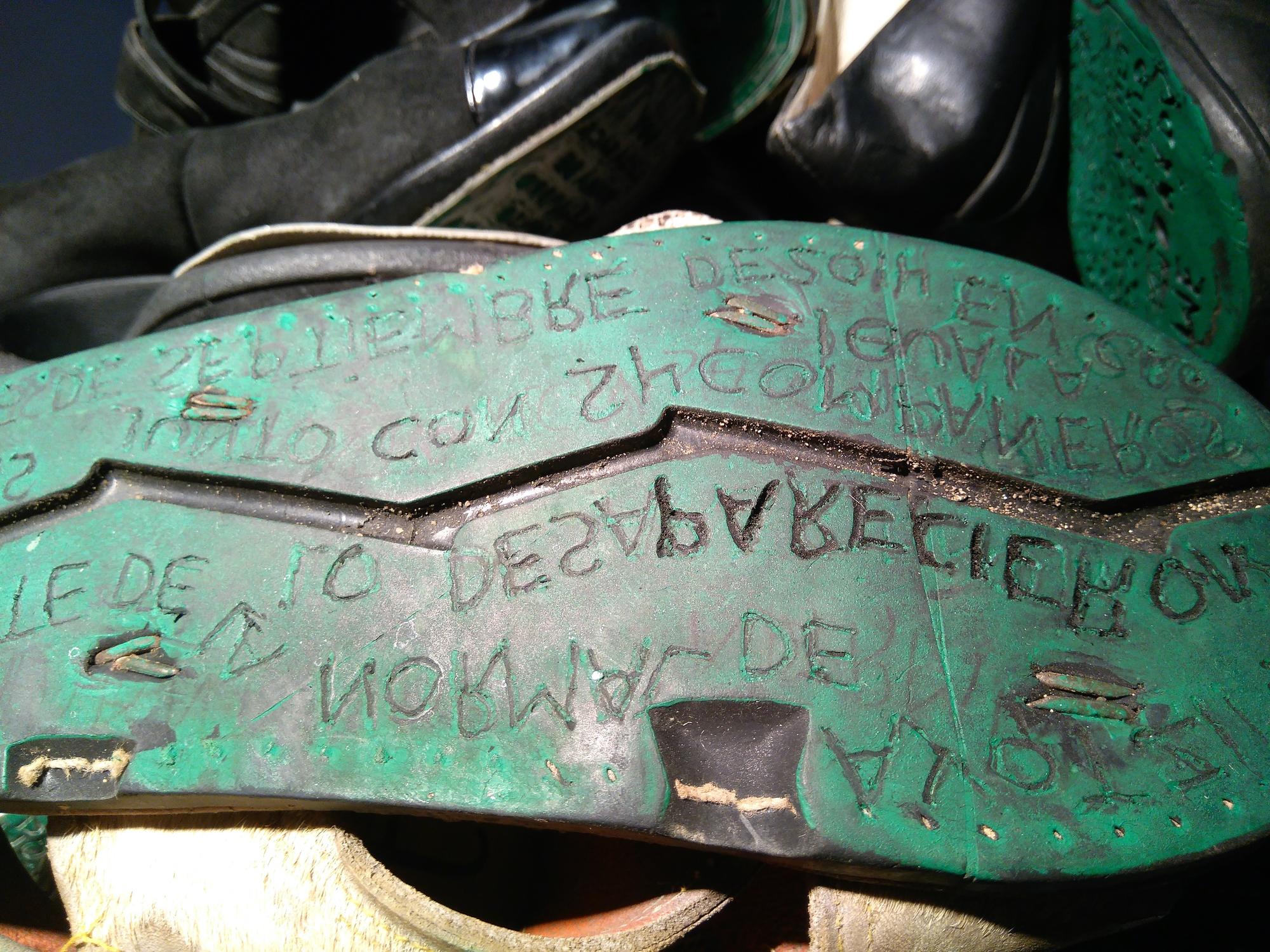 Zapatos que integran la exposición Huellas de la Memoria