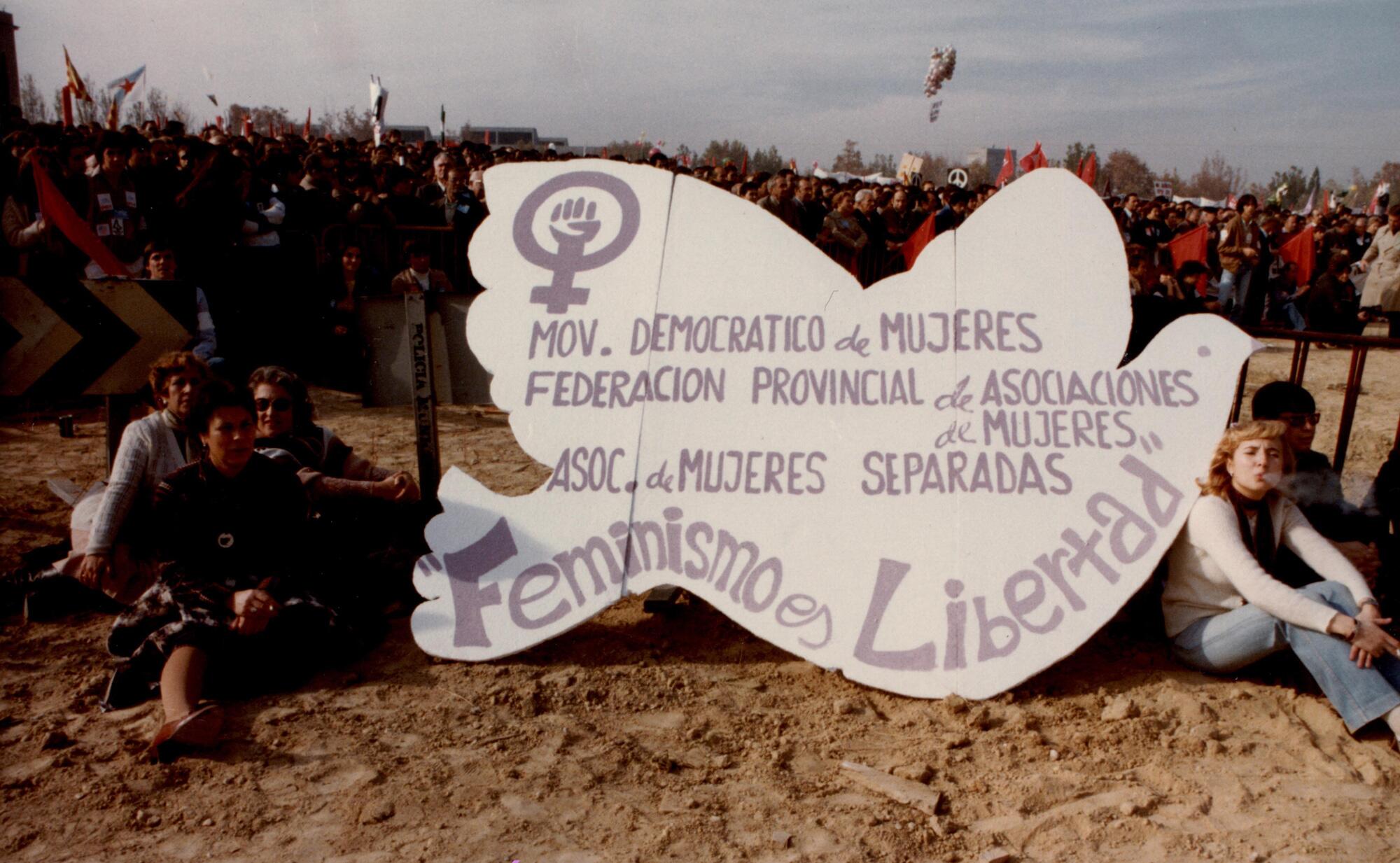 Concentración del Movimiento Democrático de Mujeres (MDM) / Colección fotográfica del AHT-Fundación 1º de Mayo