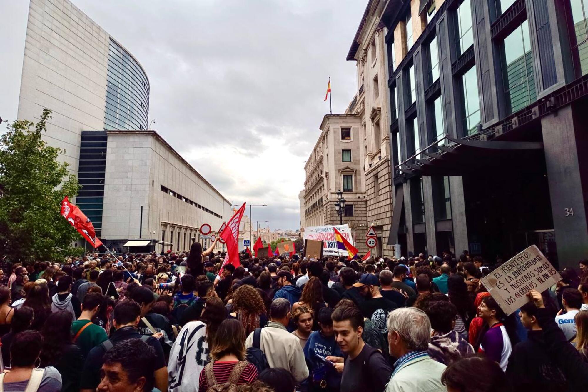 Votacion vivienda Congreso protesta fuera