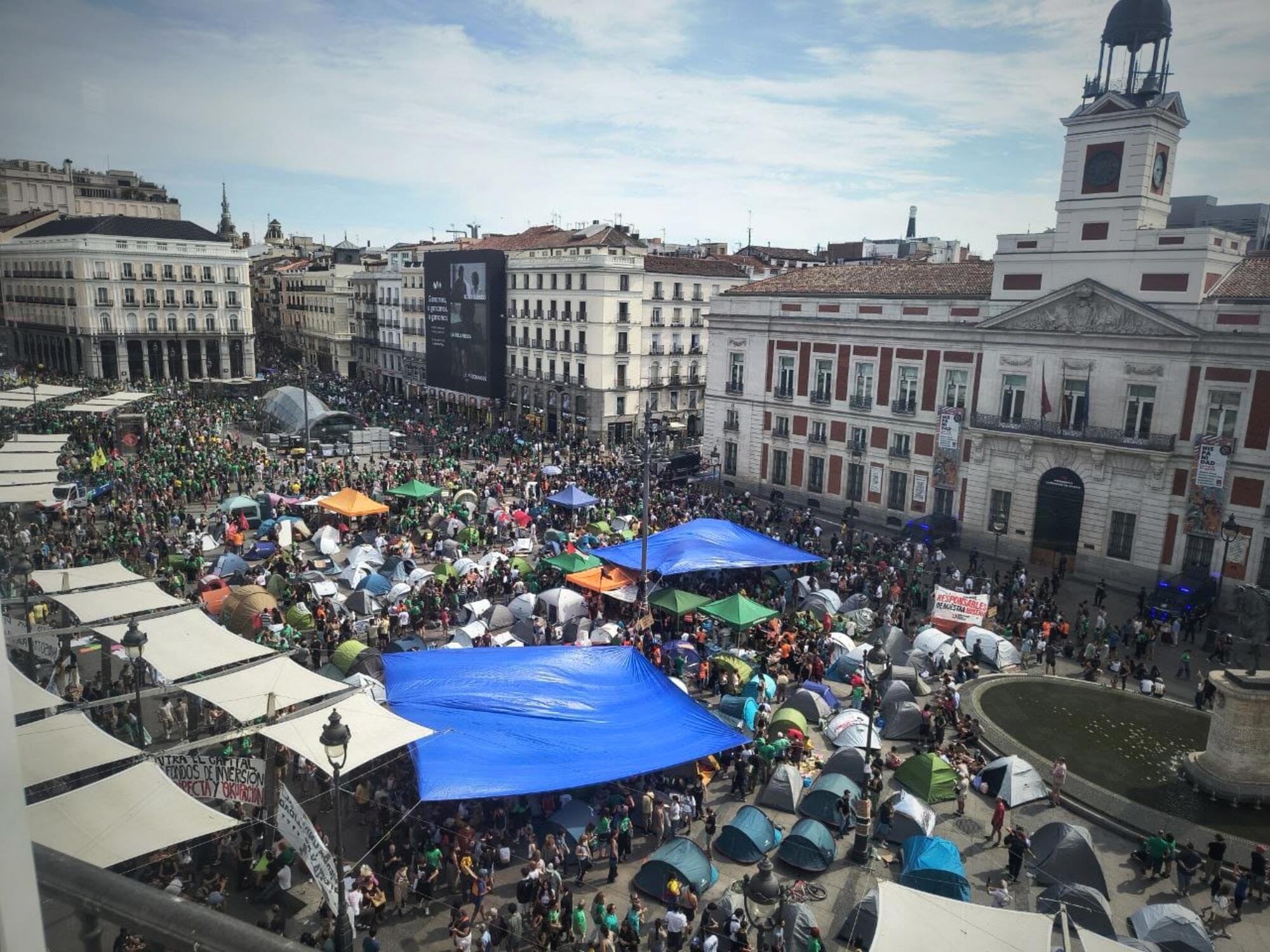 El 27 de septiembre confluyeron en Sol la acampada por la vivienda y las luchas por la educación.
