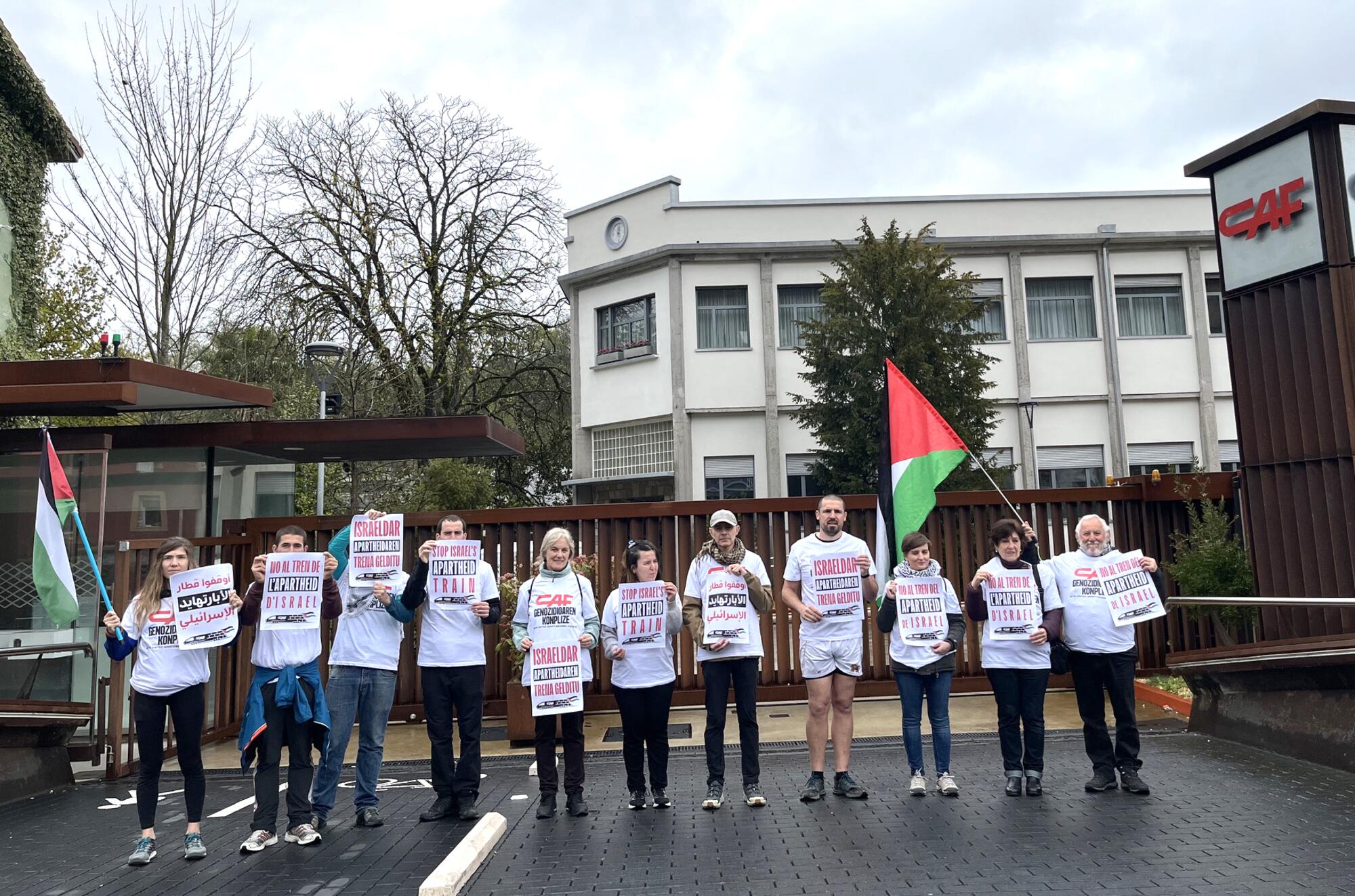 Protesta en la oficina de CAF en Beasain el 28 de marzo de 2026.