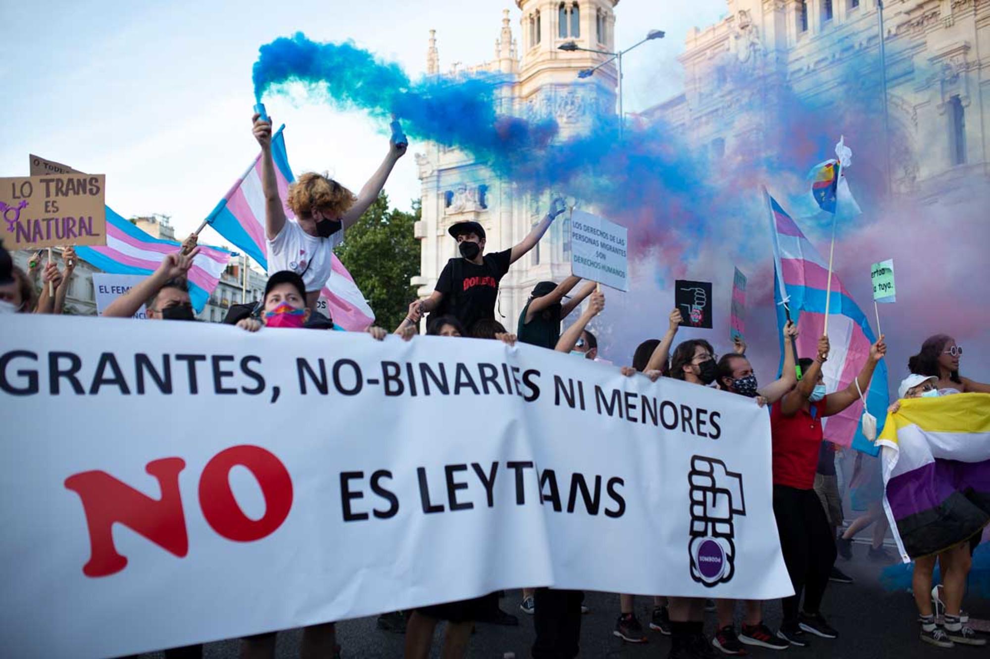 Acción contra el PSOE en el Orgullo