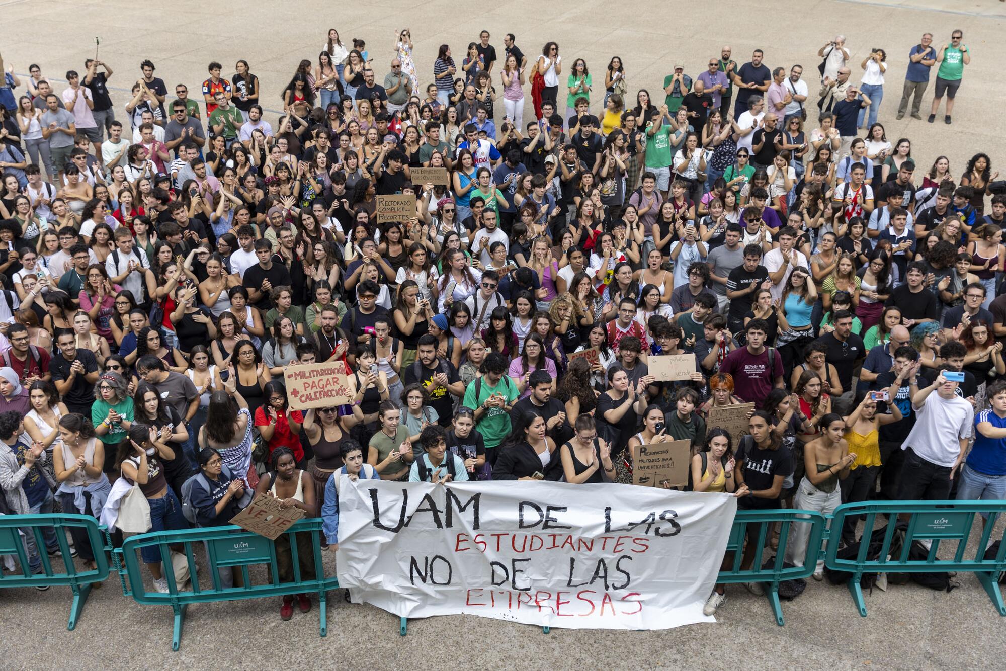 Concentración inauguración curso académico UAM - 14