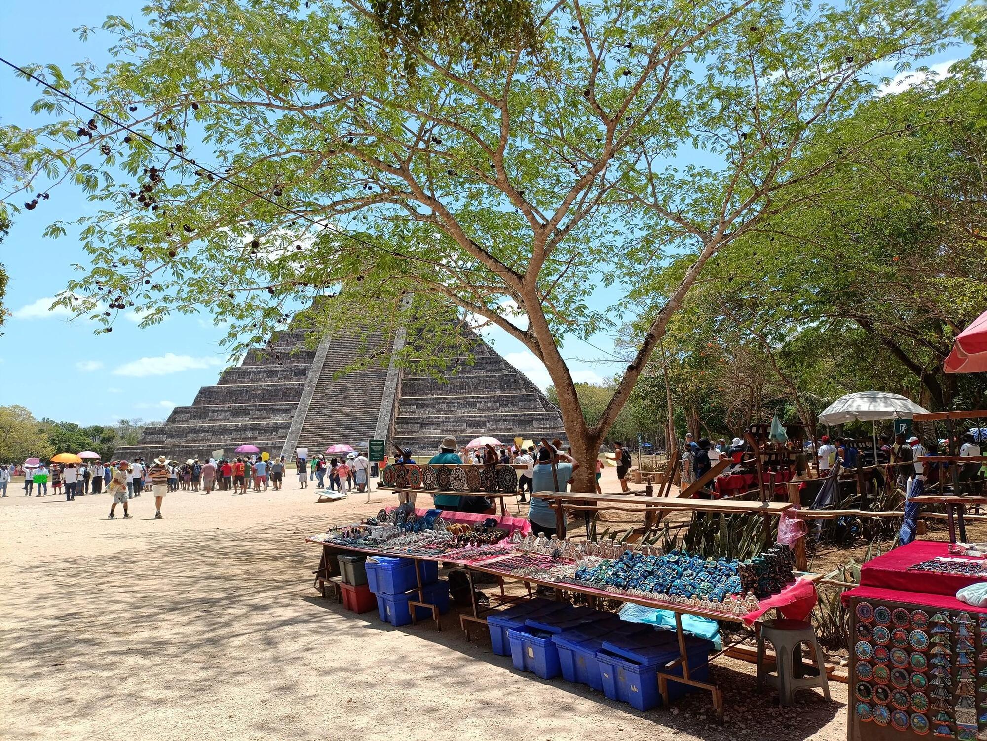 chichen-itza-artesanos