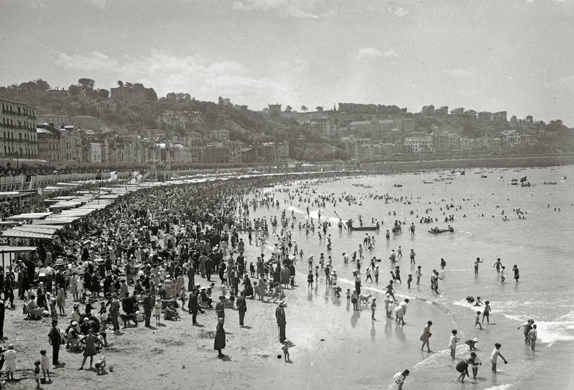Playa de La Cocha en San Sebastián en los años 30
