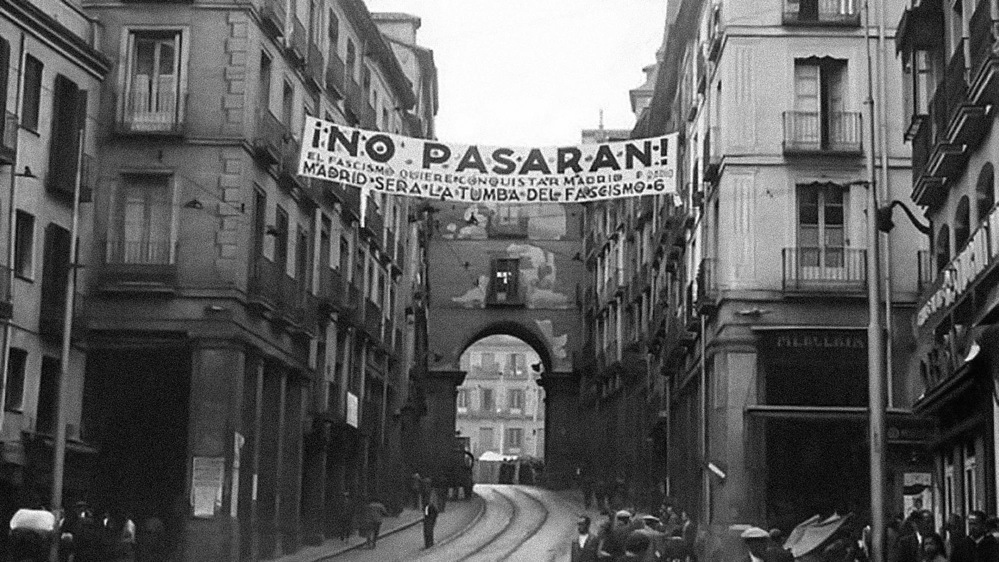 Pancarta No Pasaran Plaza Mayor