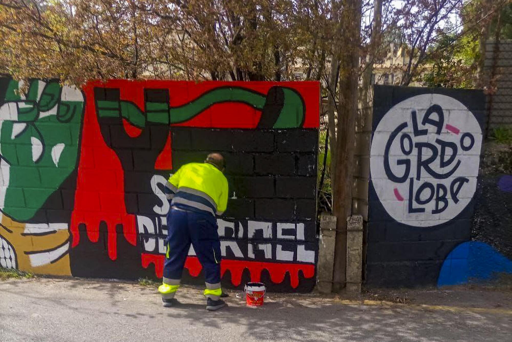 "Maldito seas Estado de Israel" mural de Elías Taño