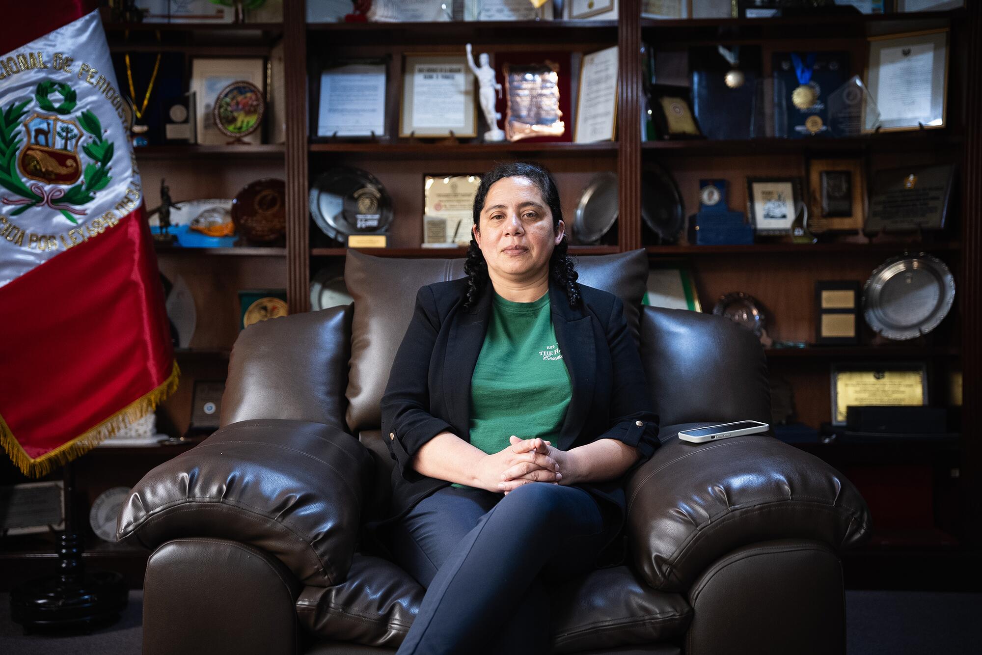 Zuliana Lainez, en el despacho presidencial de la Asociación Nacional de Periodistas del Perú, en Lima. 