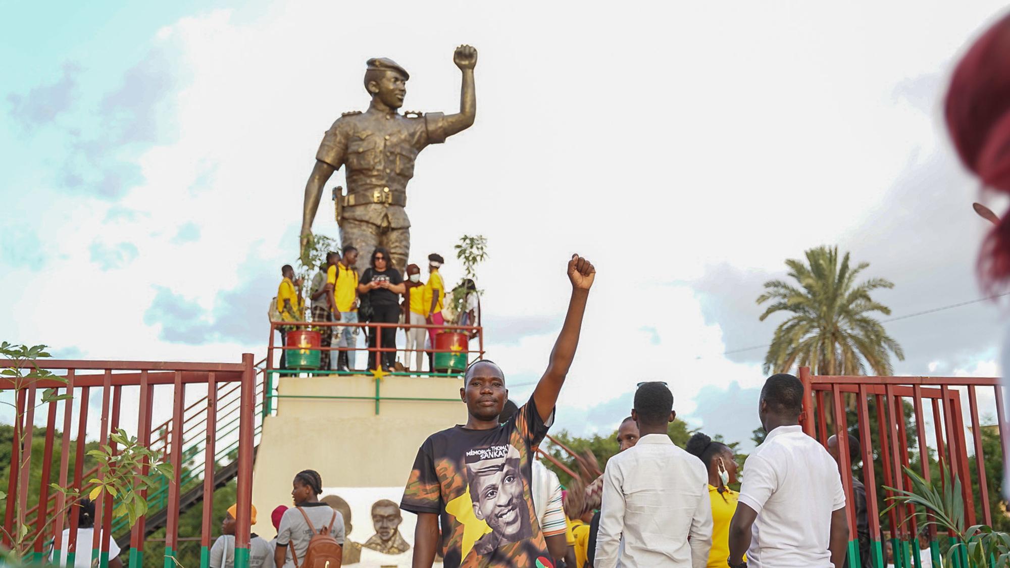 Estatua homenaje Sankara Burkina Faso 2