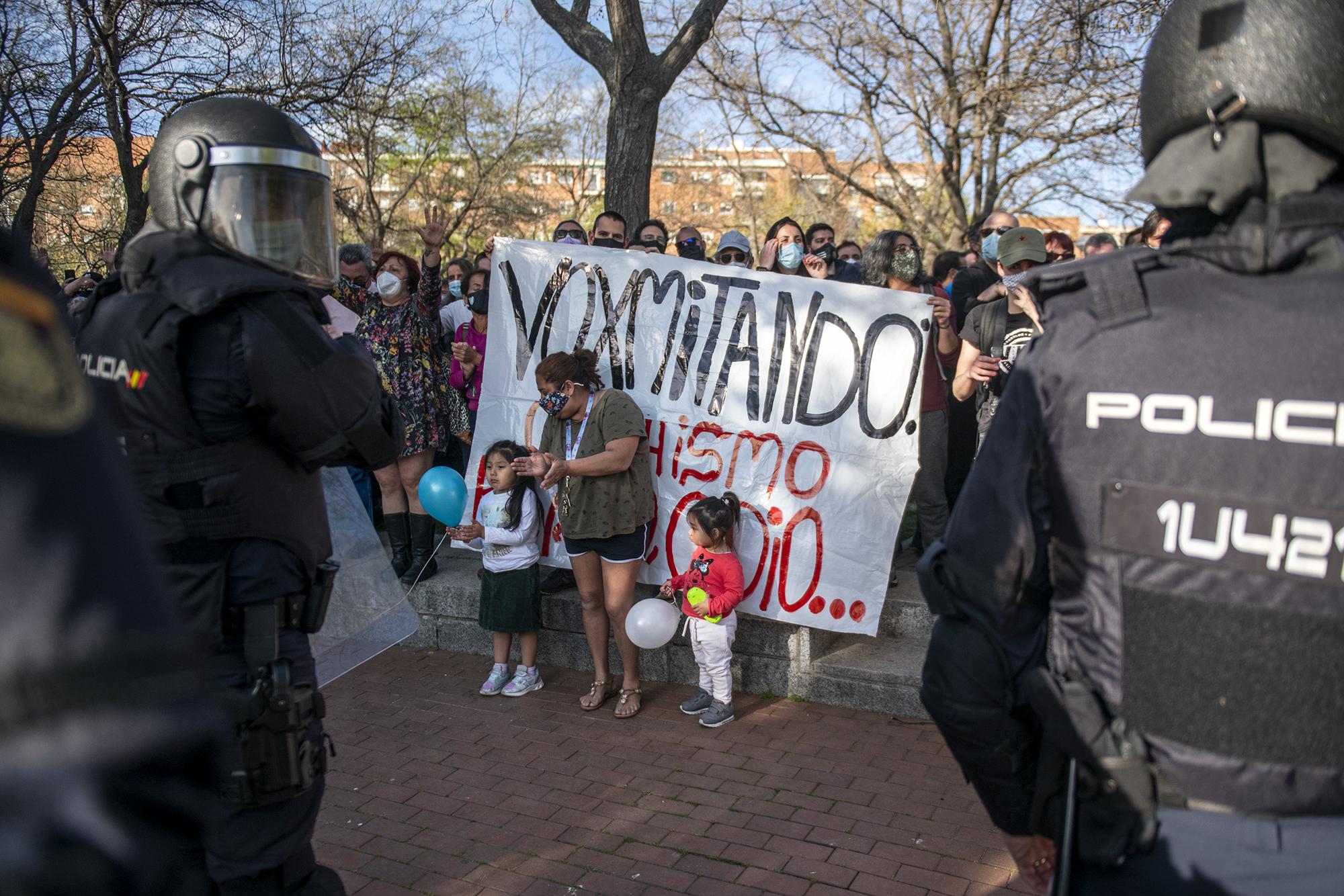 Fotos vecinas vallecas vox - 1