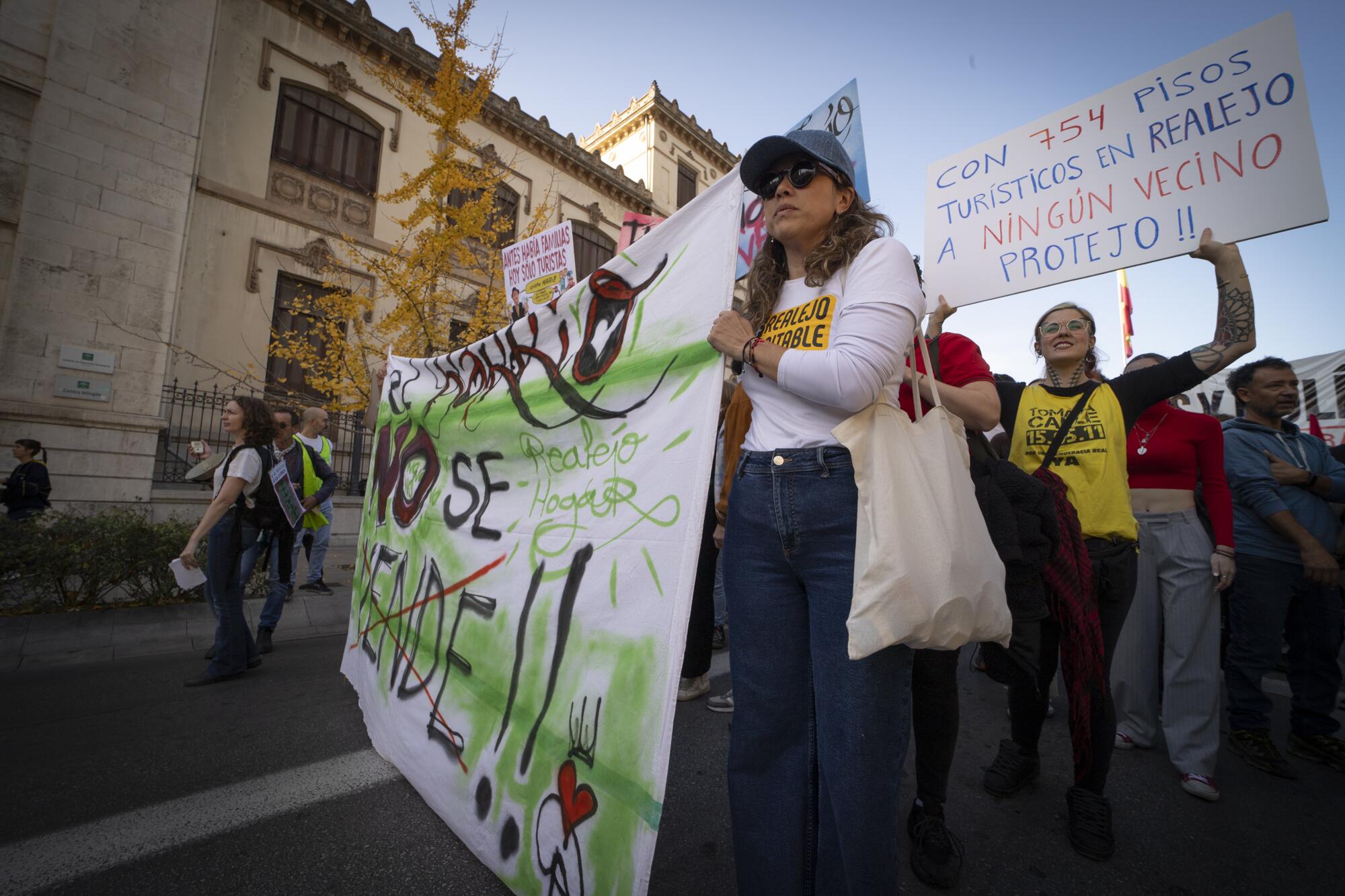 Manifestación contra el negocio especulativo de la vivienda - 6