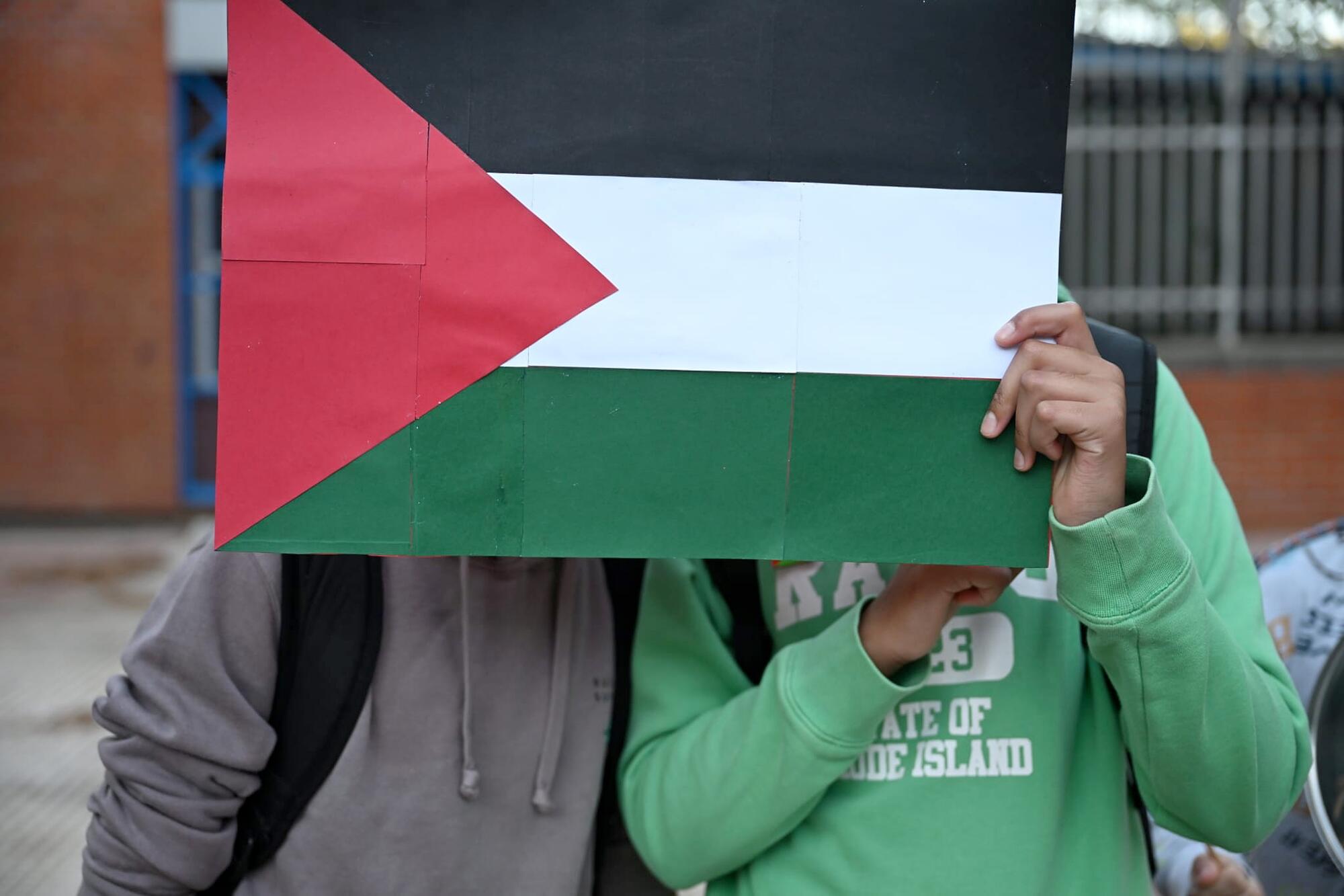 Concentración por Palestina en el colegio Palomeras Bajas 1
