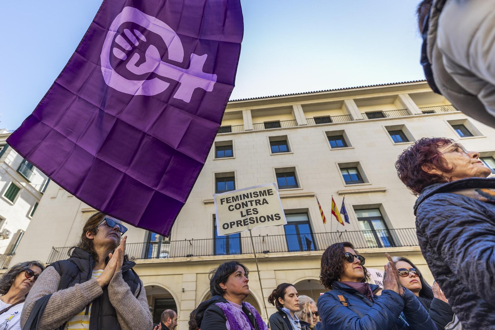 Movilización contra la oficina antiaborto de PP y Vox en Alicante - 17