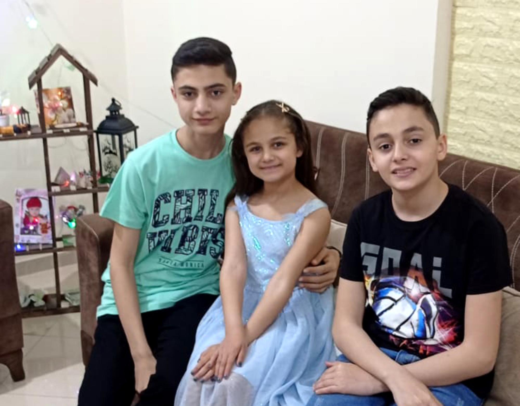 Mahmud, Mera y Feras, los tres hijos de Seba en su casa de Gaza.