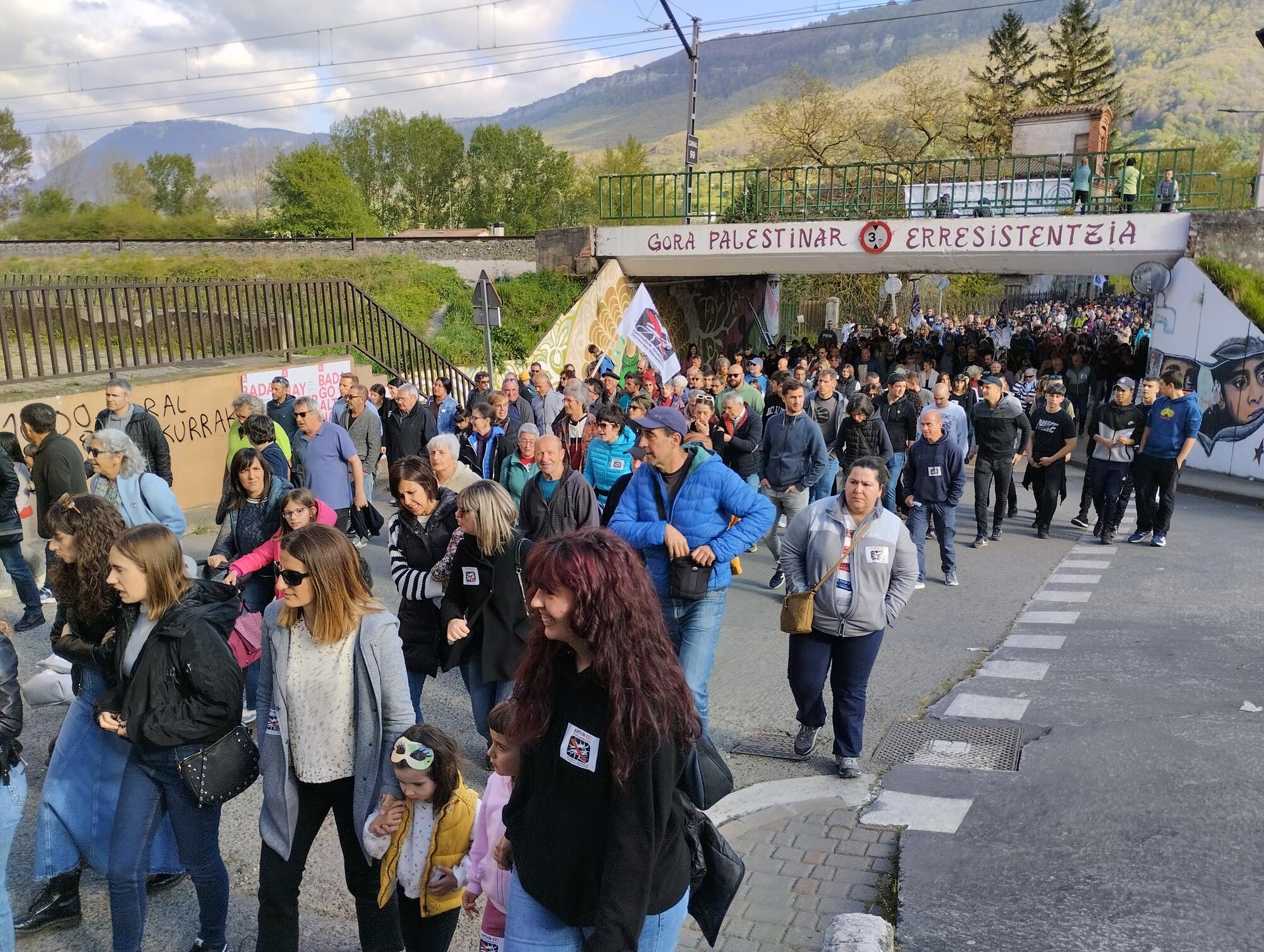 Manifestación en Altsasu contra el TAV y a favor de la alternativa 2