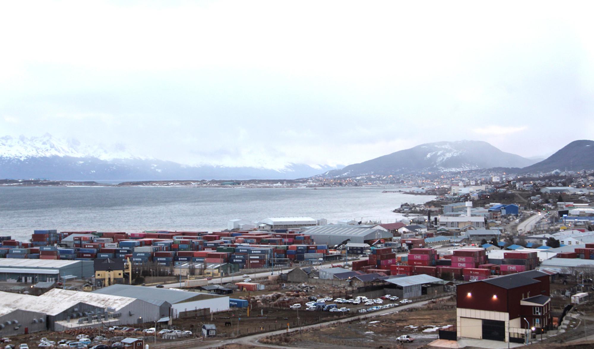 Usuahia, en Tierra del Fuego, se ha convertido en un paraíso para los turistas y una pesadilla para los locales, víctimas de la gentrificación y la falta de oportunidades.