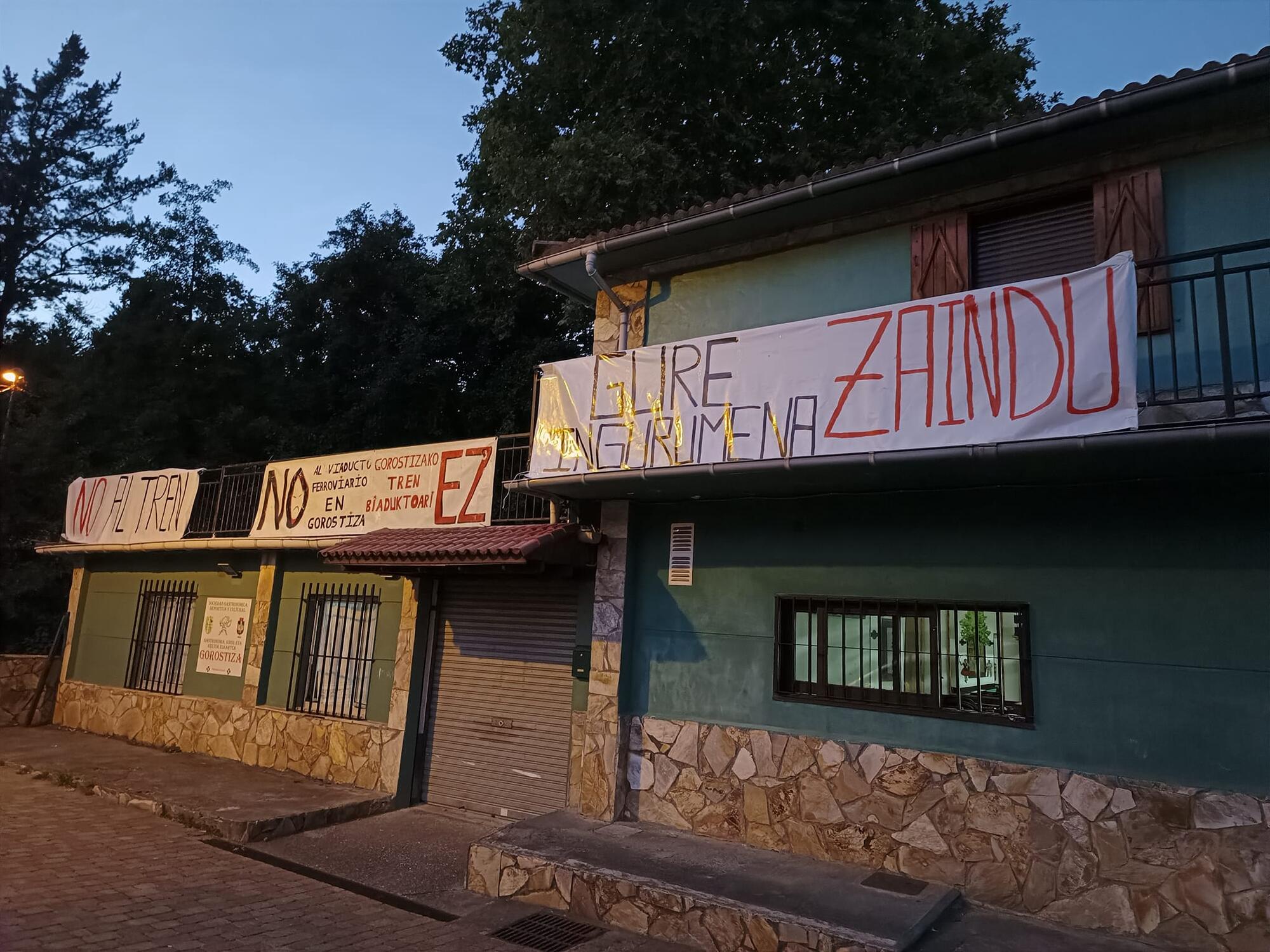 Pancartas en Barakaldo contra la VSF. Fuente: Gorostiza Bizirik