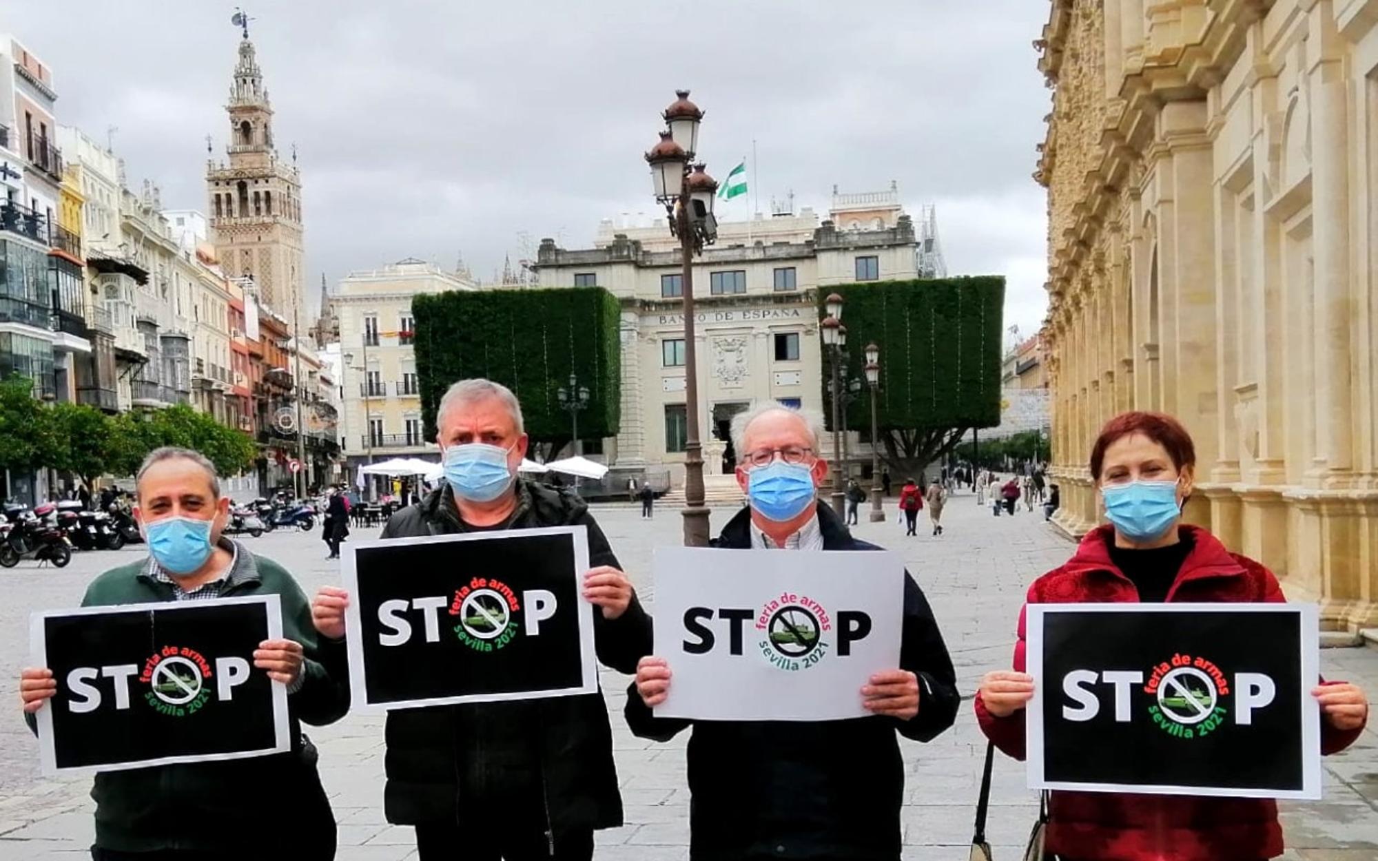 Activistas de la Plataforma Stop Ferias de Armas