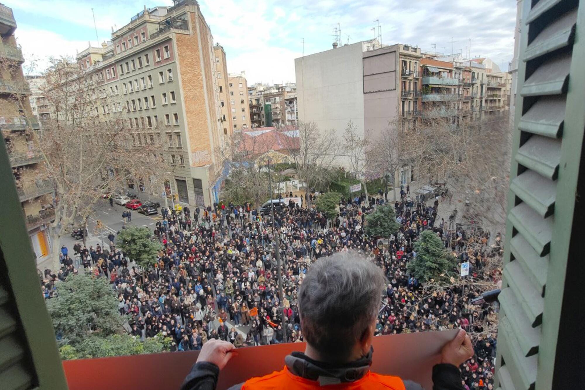 Movilización masiva para impedir el desahucio de Josep de la Casa Orsona el pasado 31 de enero.