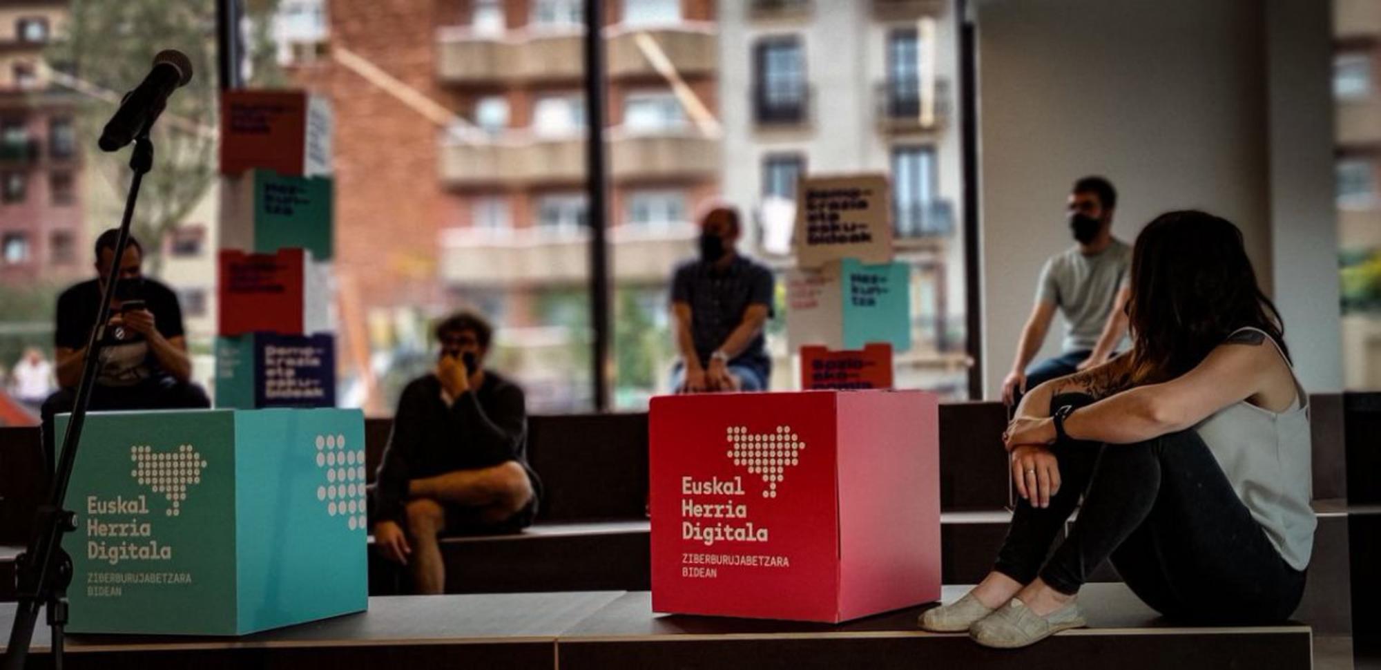 Euskal Herria Digitala manifestuaren aurkezpena. MAIALEN ANDRES