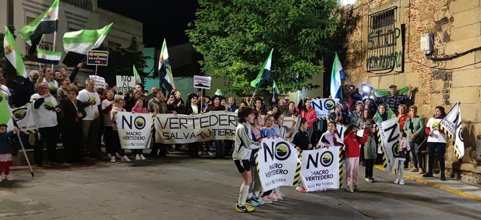 Manifestación nocturna Salvatierra de los Barros