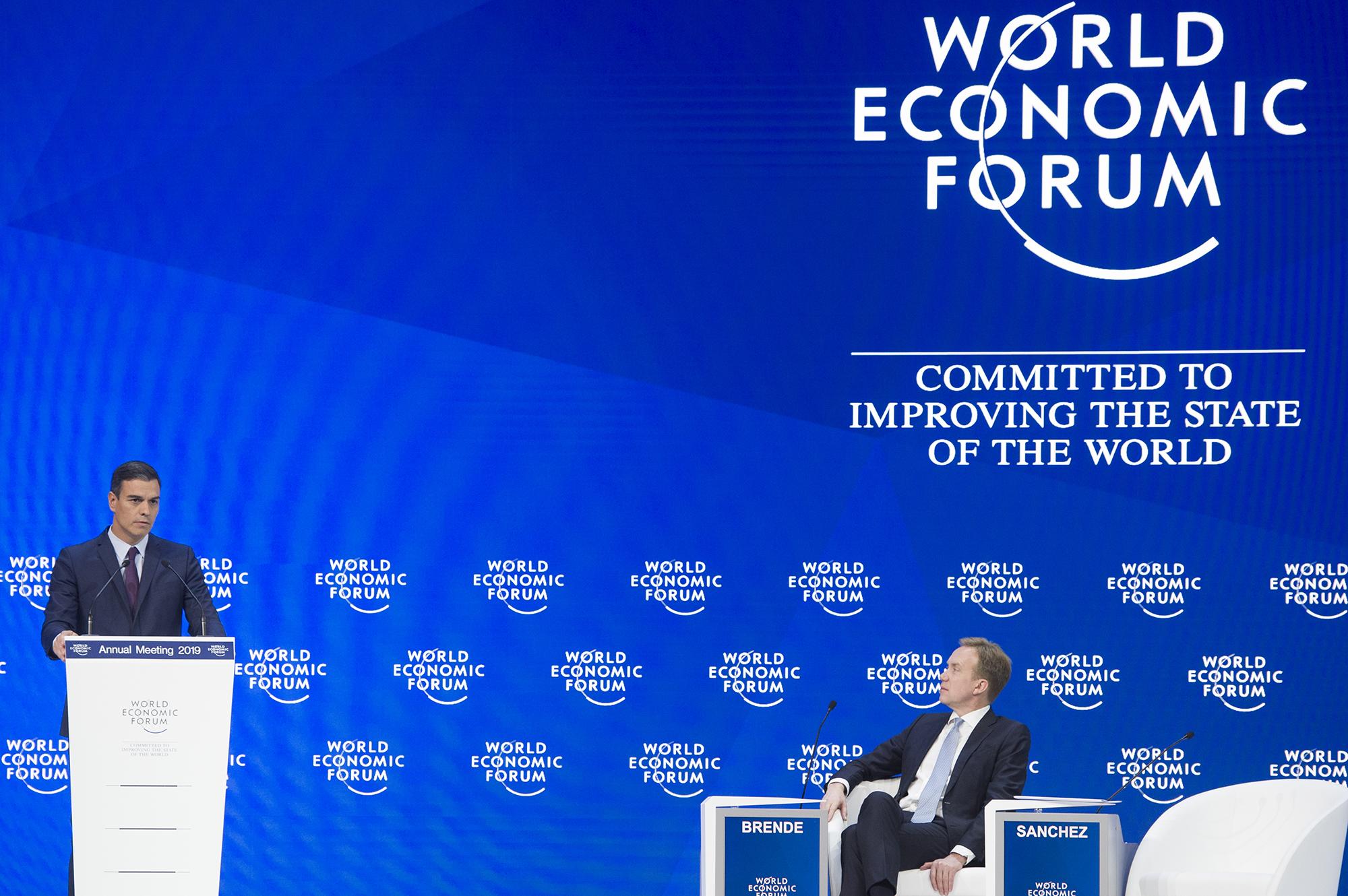 El presidente del Gobierno, Pedro Sánchez, durante su intervención en la sesión especial ‘España y el mundo’ del Foro Económico Mundial de Davos en enero de 2019