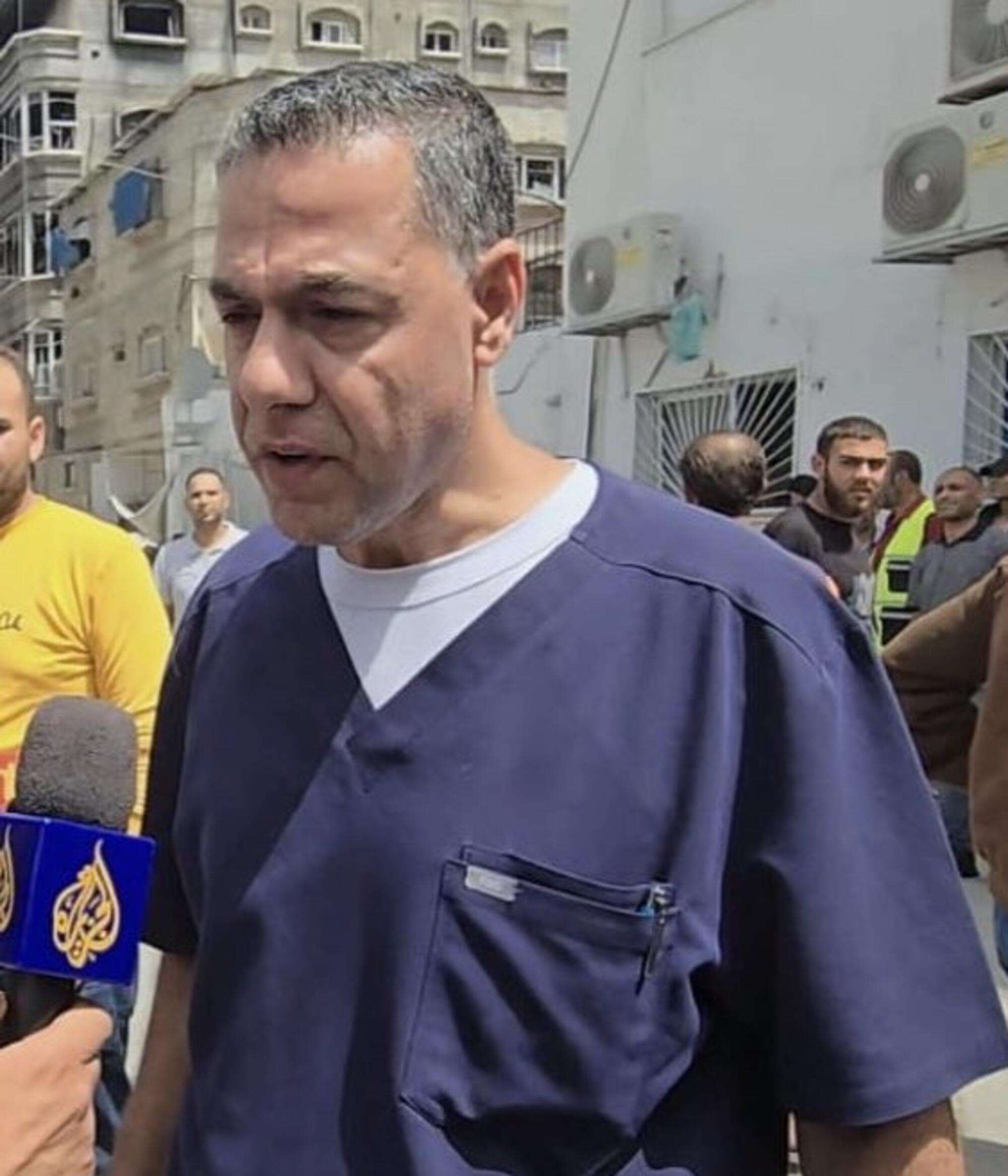 El doctor Hussam Abu Safiya, director del hospital Kamal Adwan en el norte de Gaza.