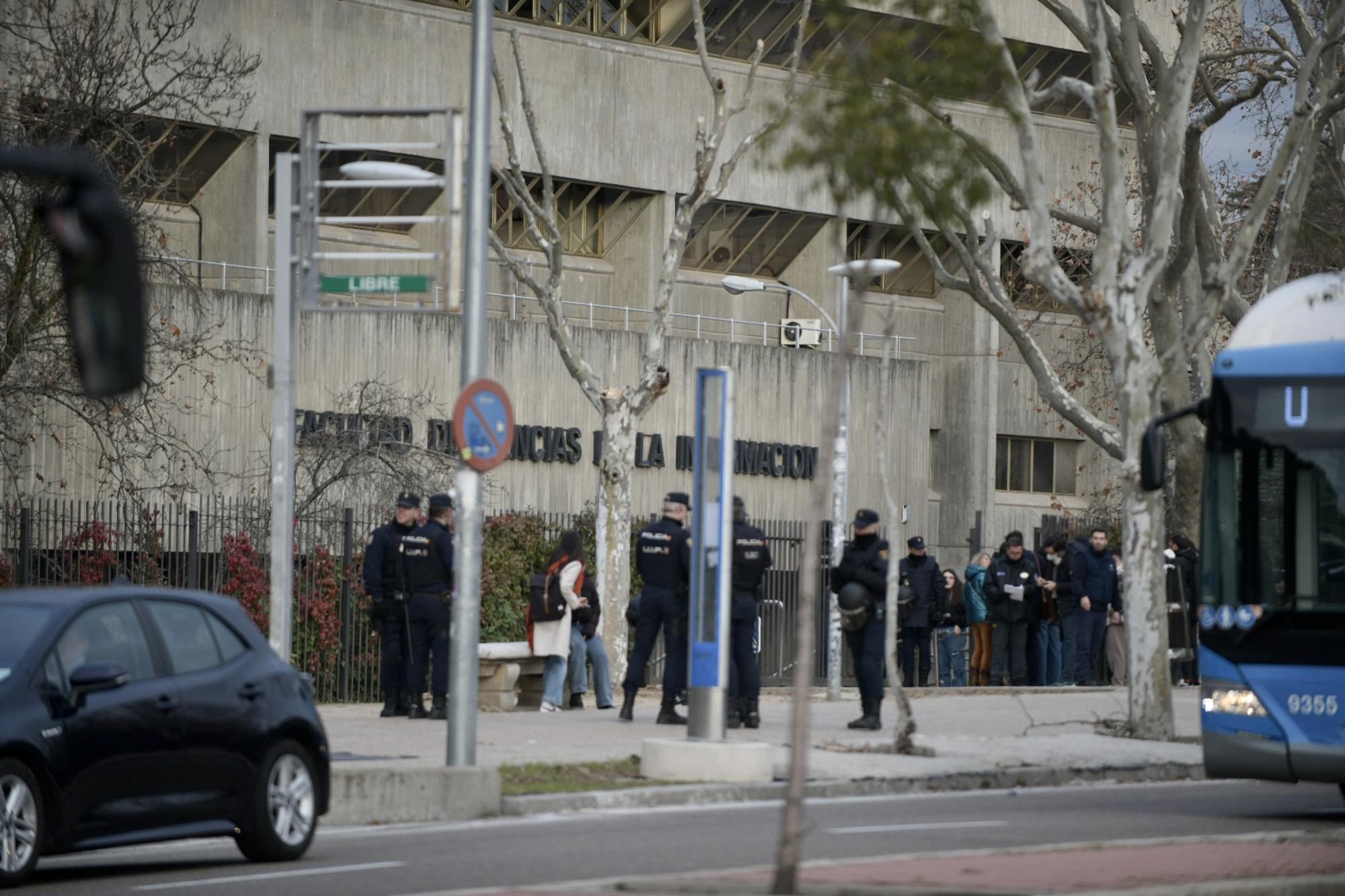 Protesta Complutense Ayuso 2