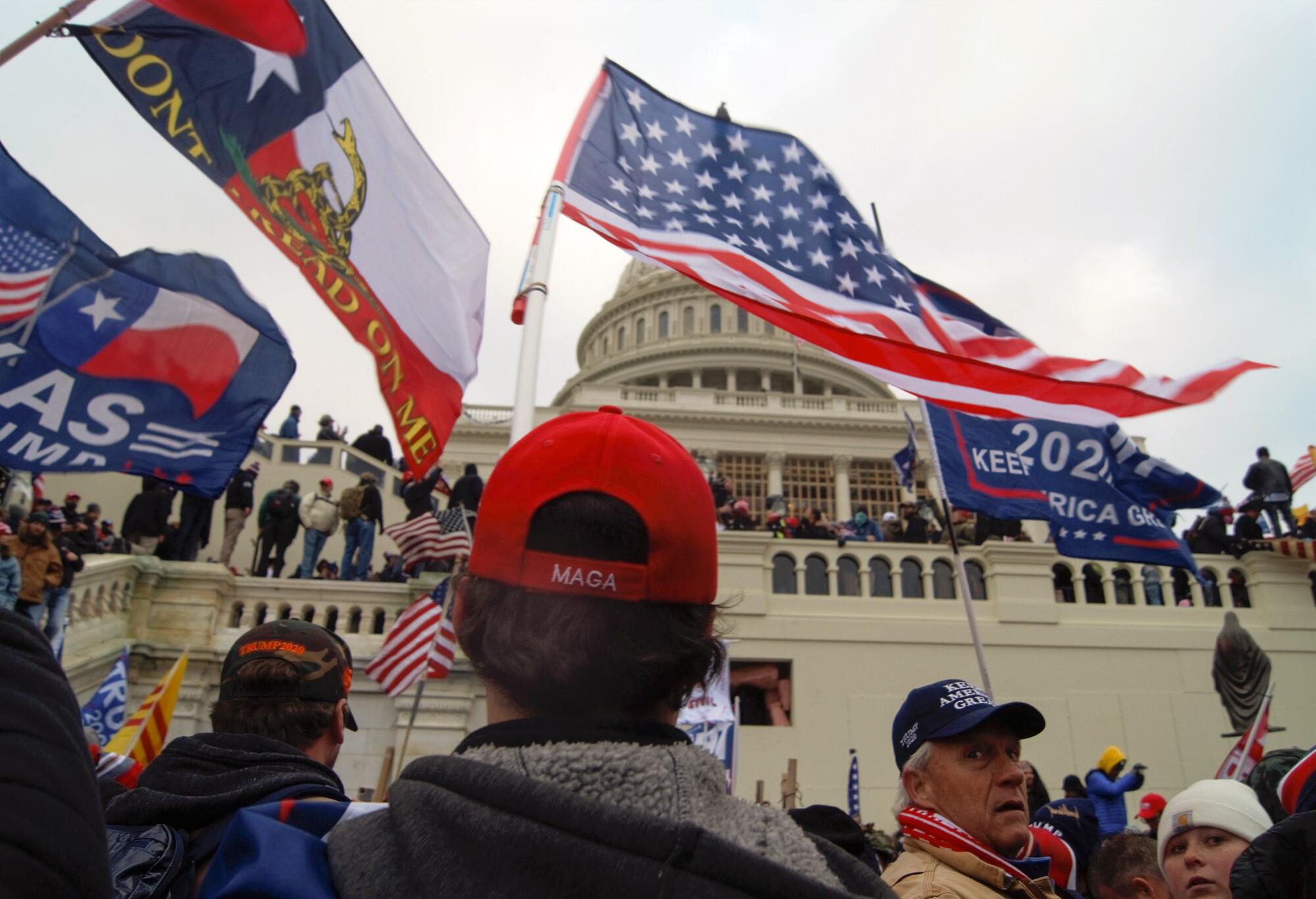 Grupos de extrema derecha armados en el Capitolio