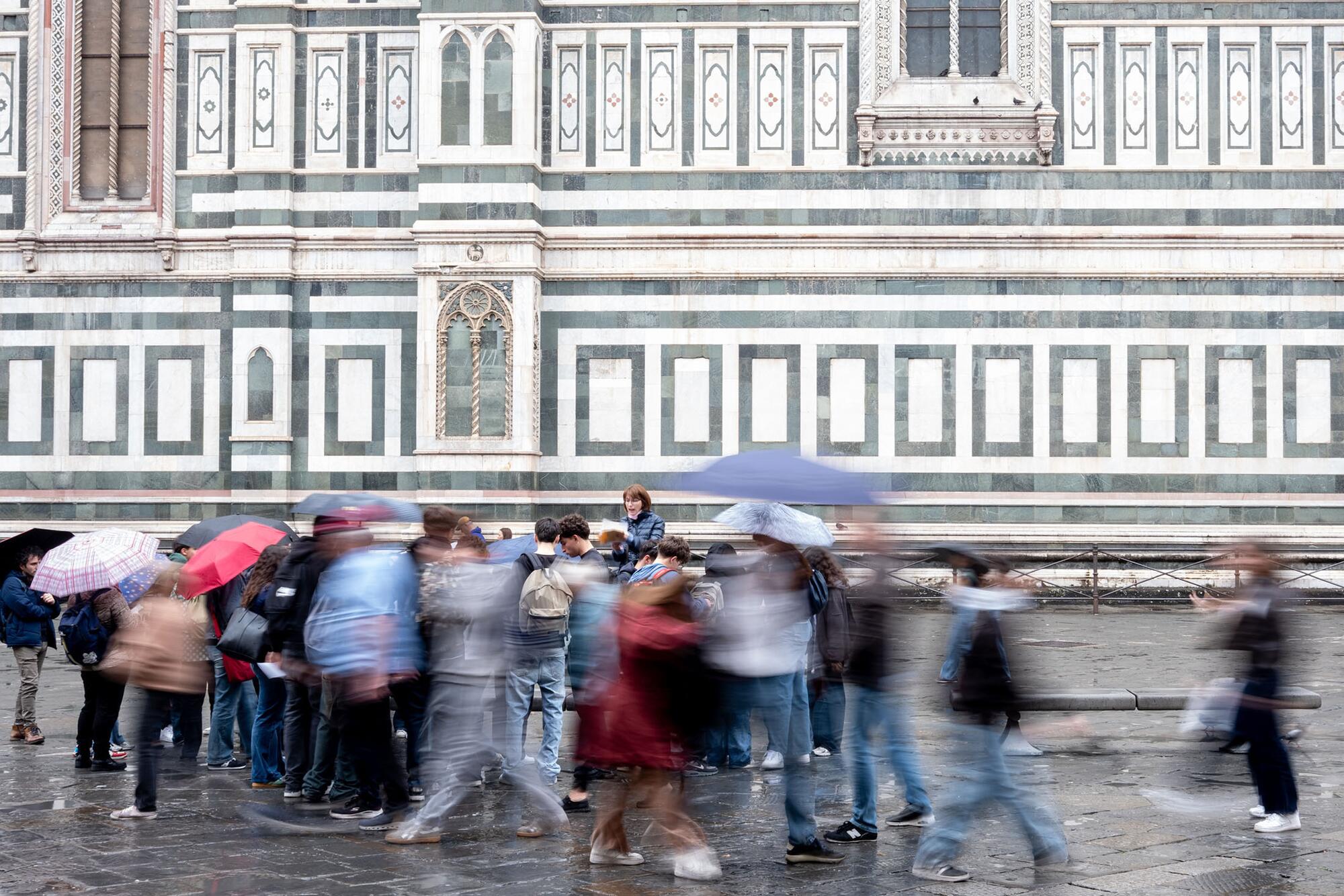 Turistas frente a la Catedral de Santa María del Fiore, en Florencia.
