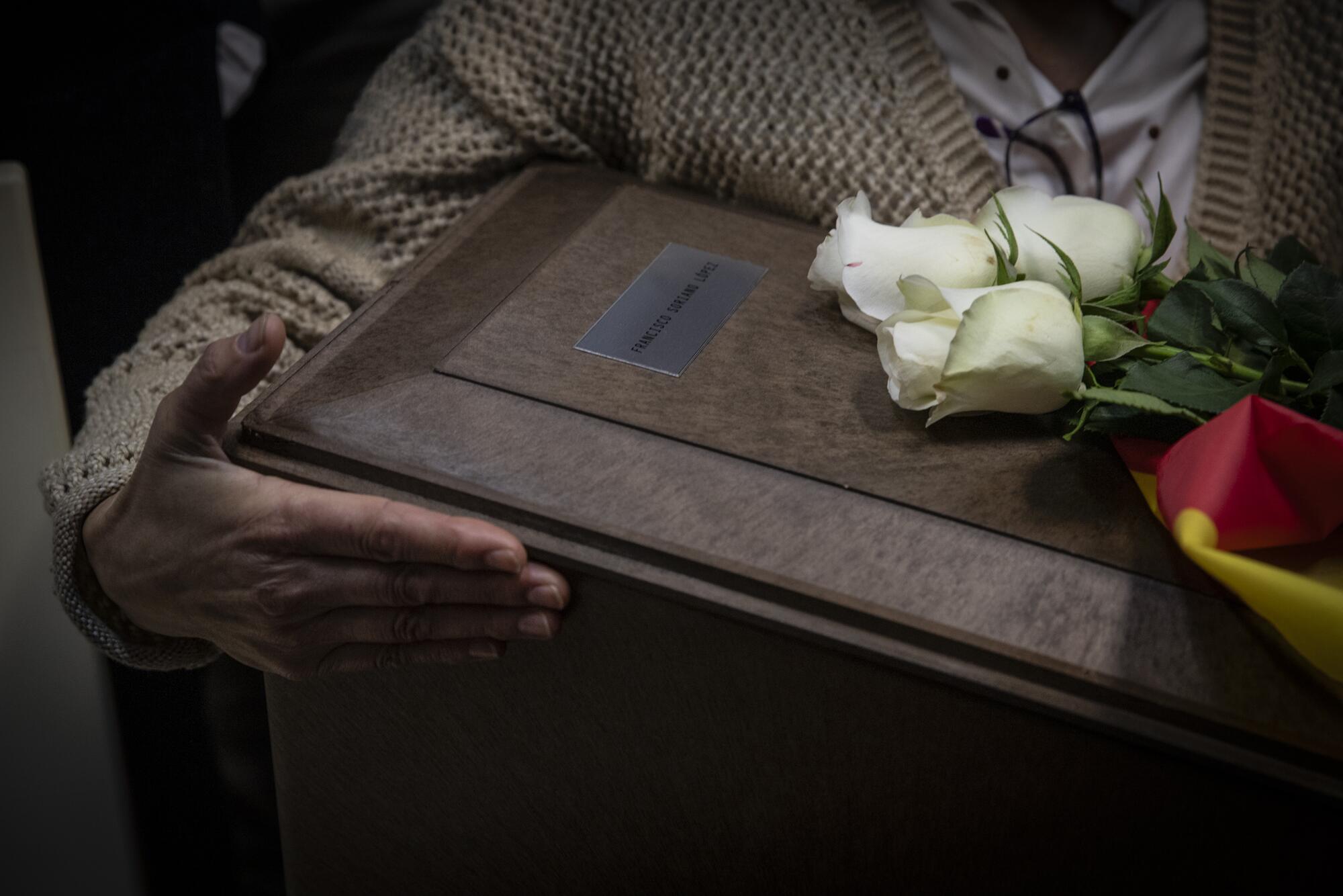 Entrega restos de Carmen Rodríguez Parra, José Raya Hurtado, Francisco Soriano López y José García Esteban en Víznar, Granada - 1