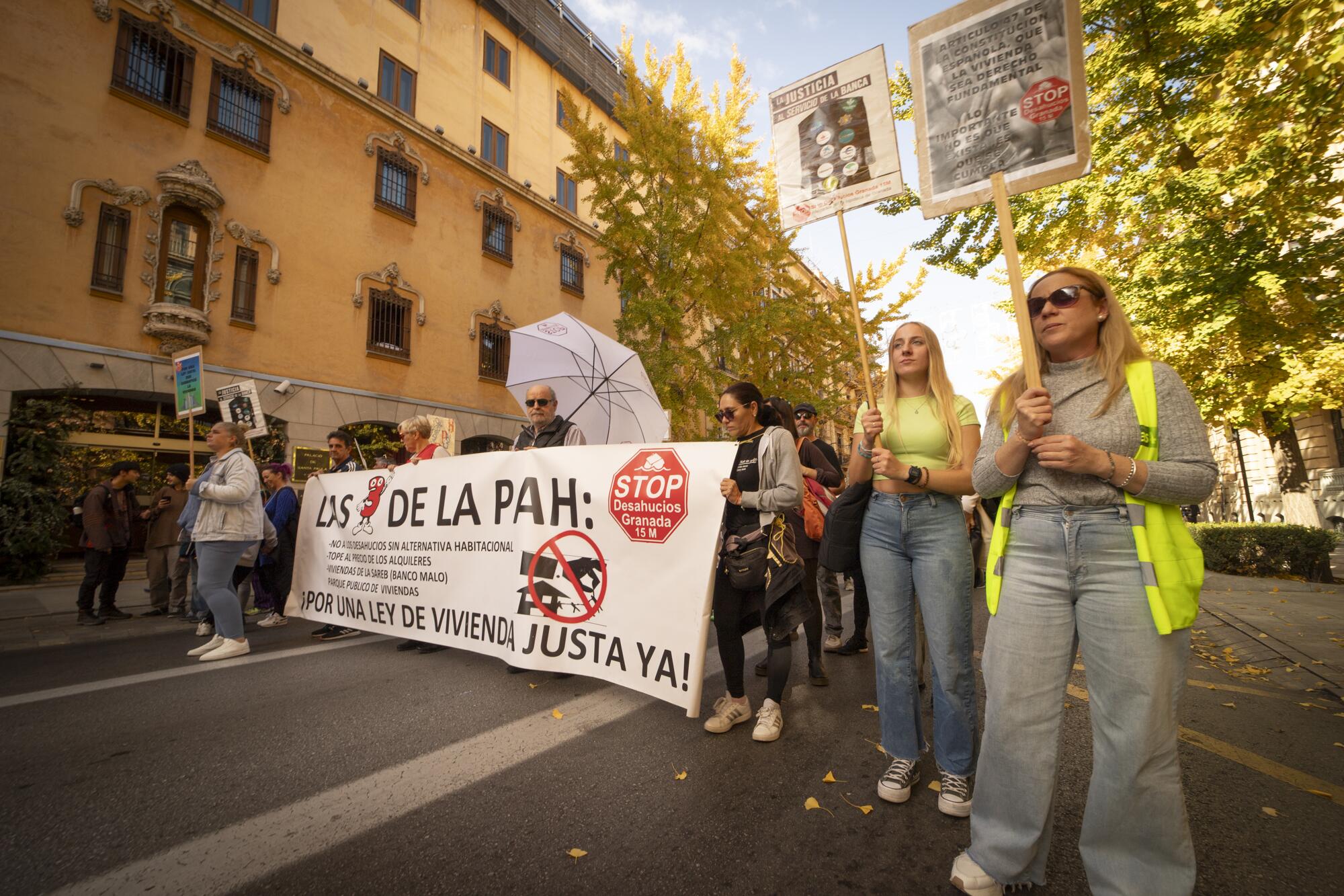 Manifestación contra el negocio especulativo de la vivienda - 11