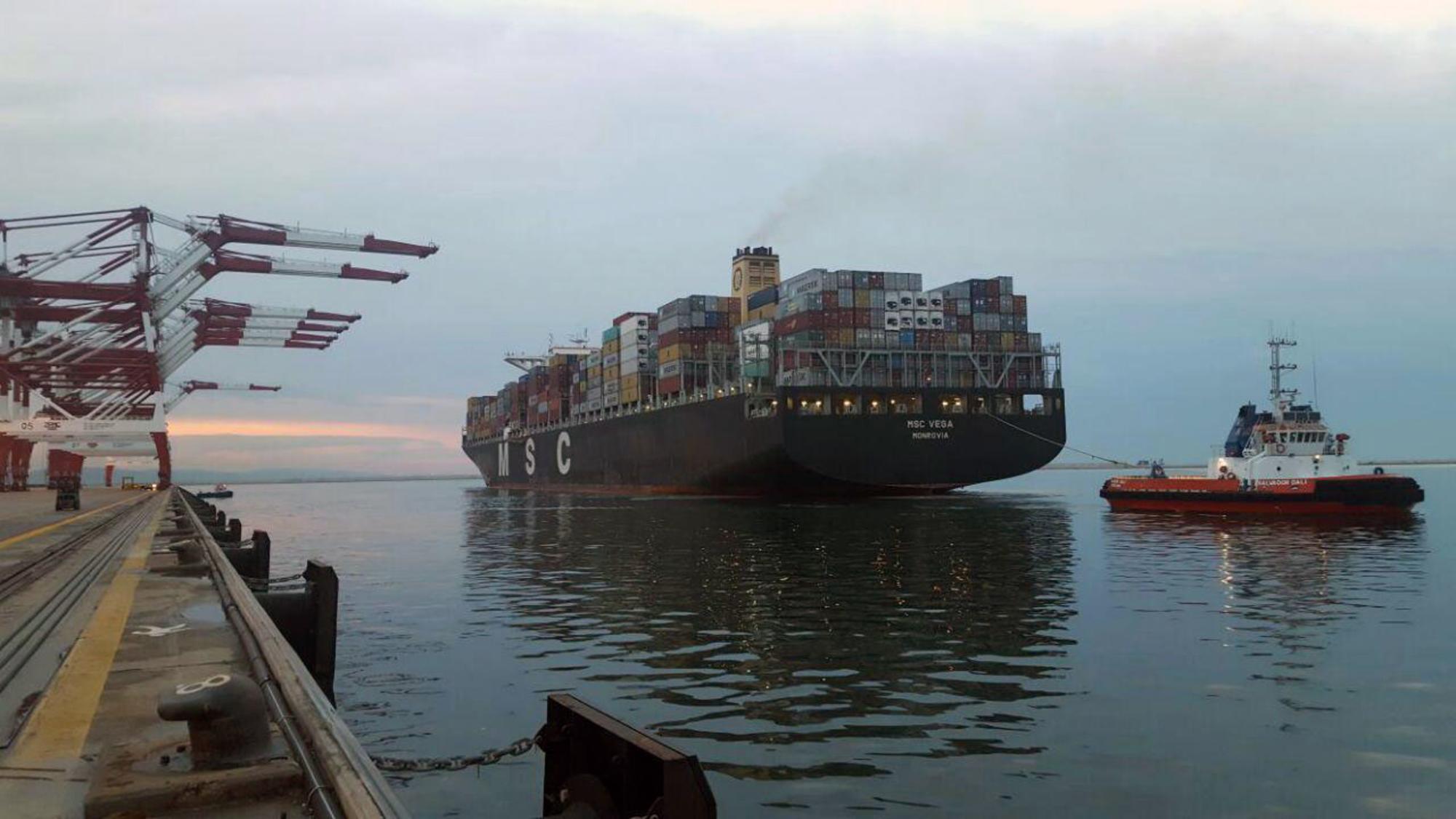 Barco Puerto de Barcelona