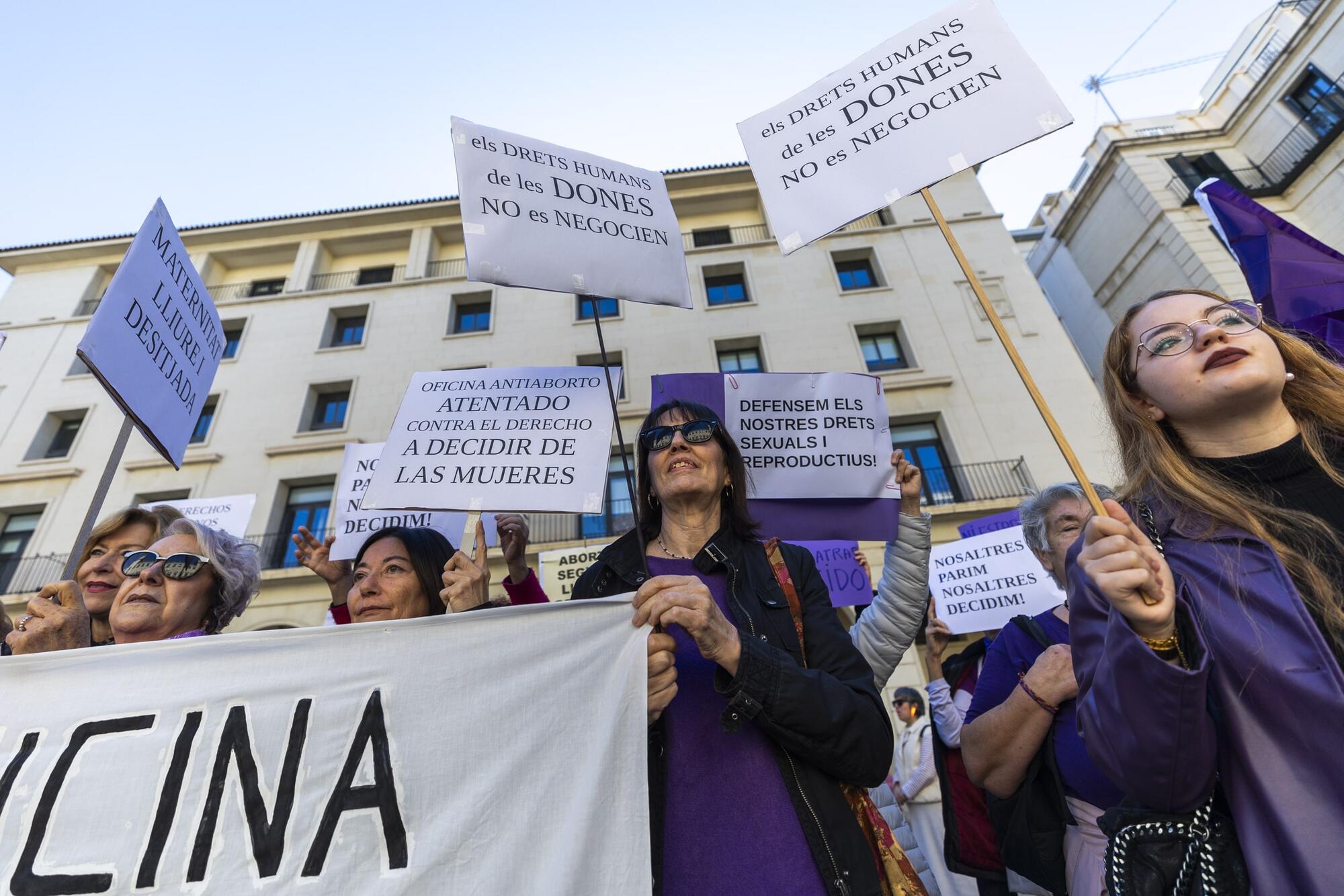 Movilización contra la oficina antiaborto de PP y Vox en Alicante - 3