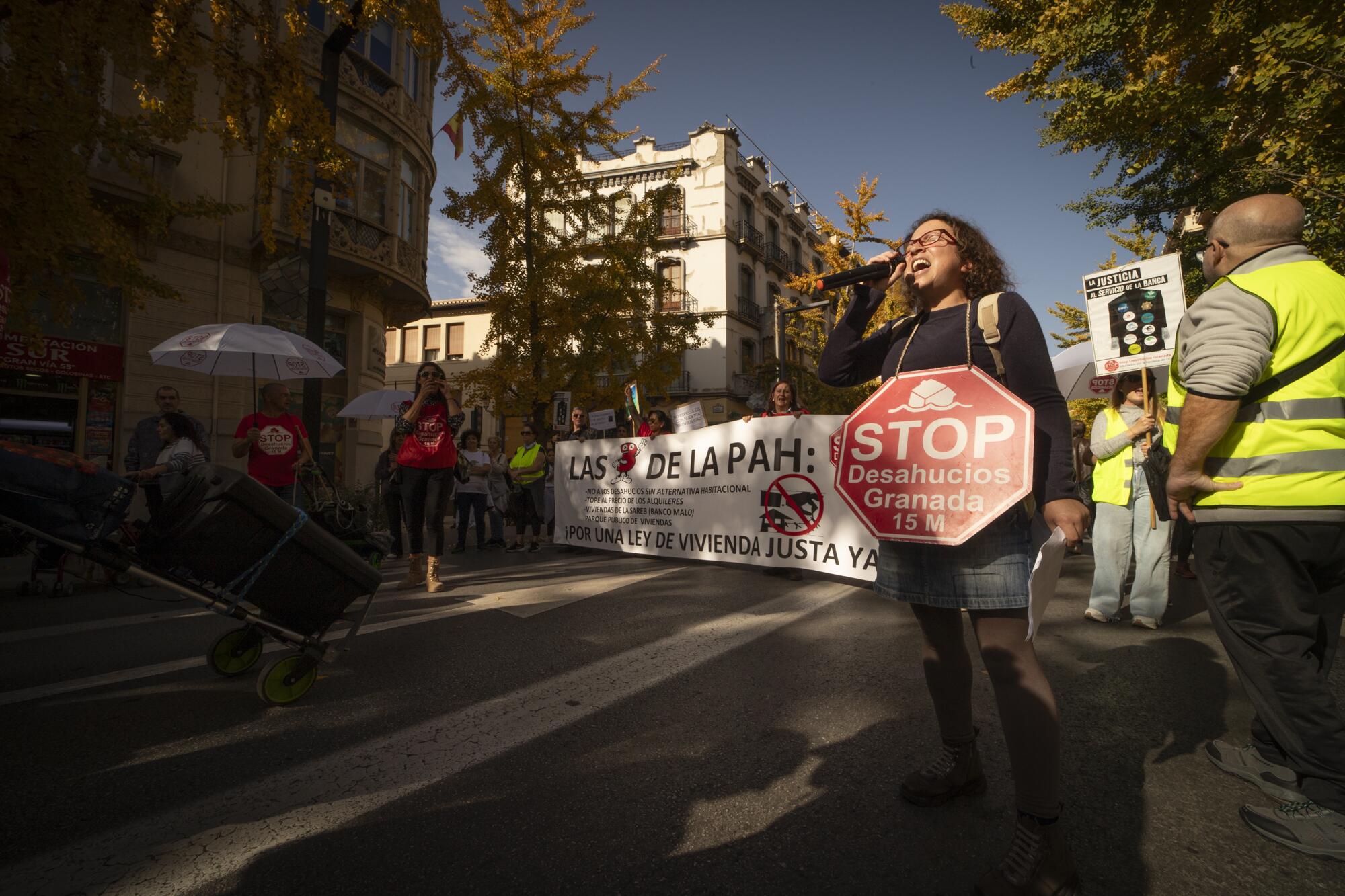 Manifestación contra el negocio especulativo de la vivienda - 8