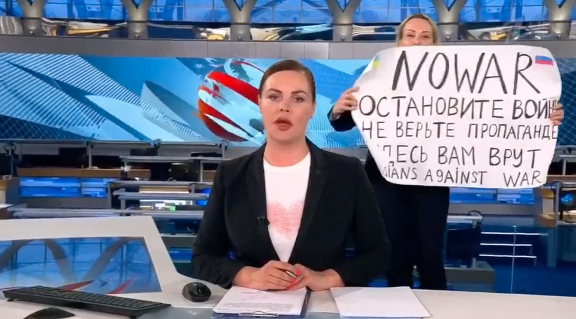 Protesta no a la guerra Ucrania televisión Marina Ovsyannikova