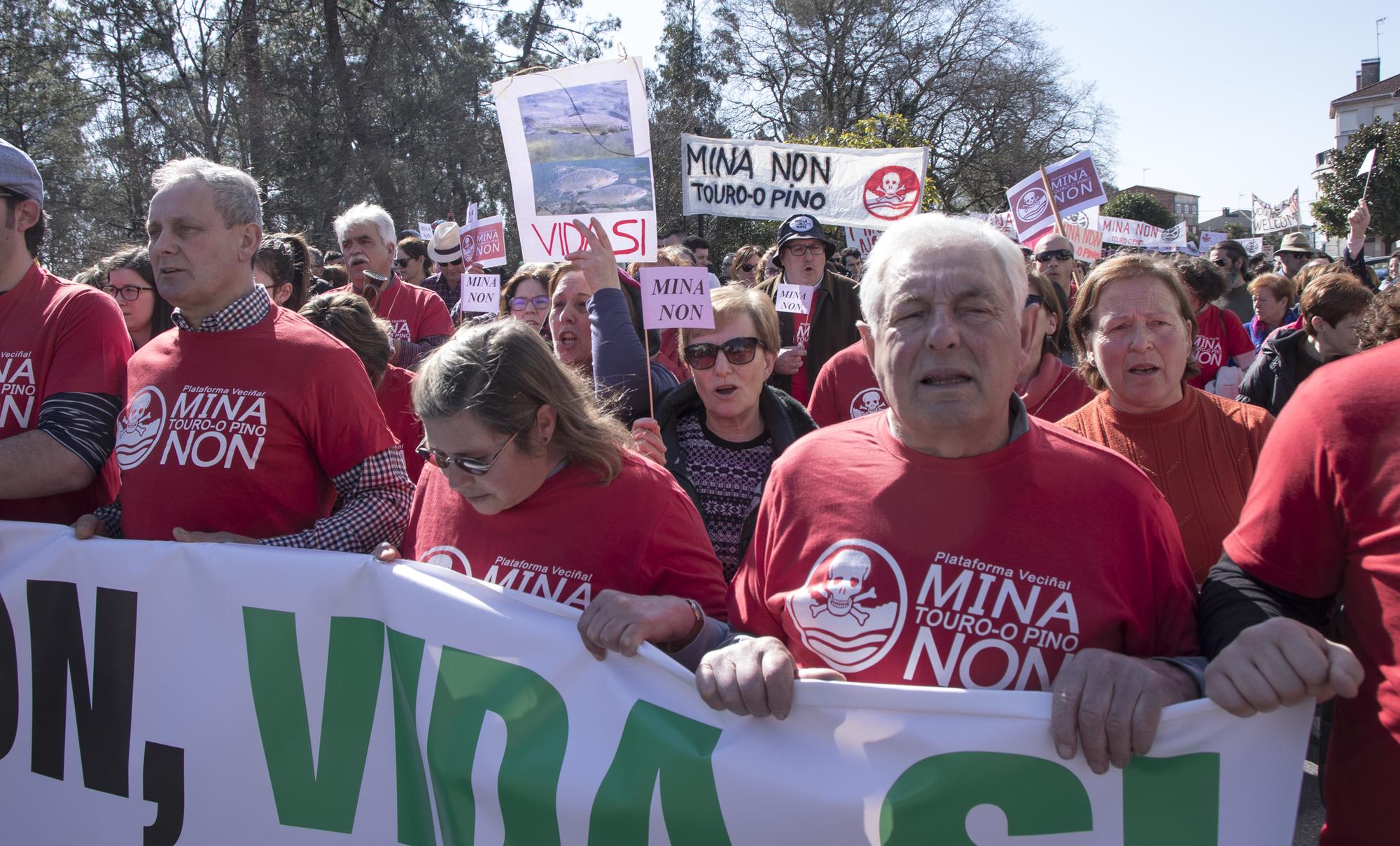 Manifestación mina touro