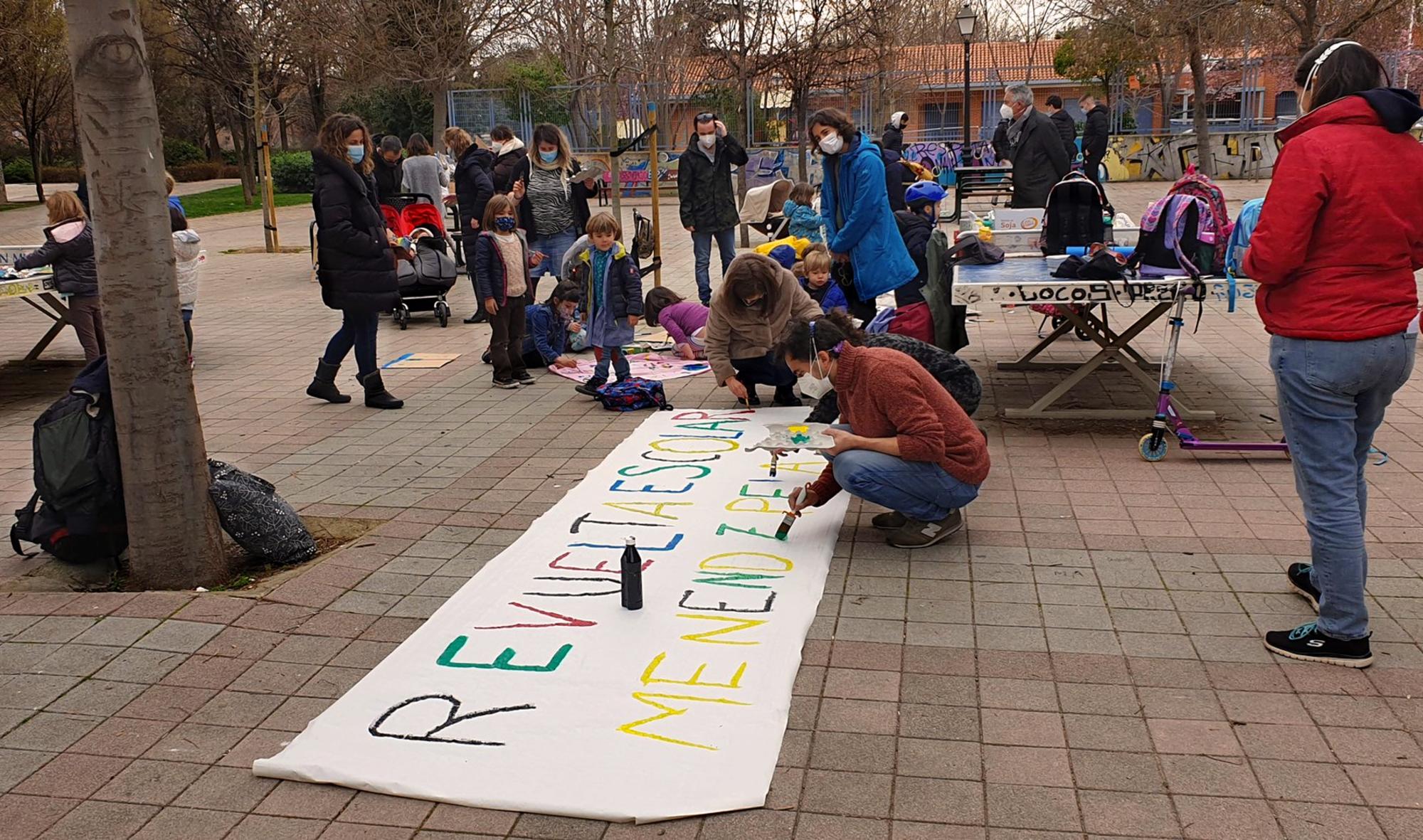 revuelta escolar pancartas menéndez pelayo