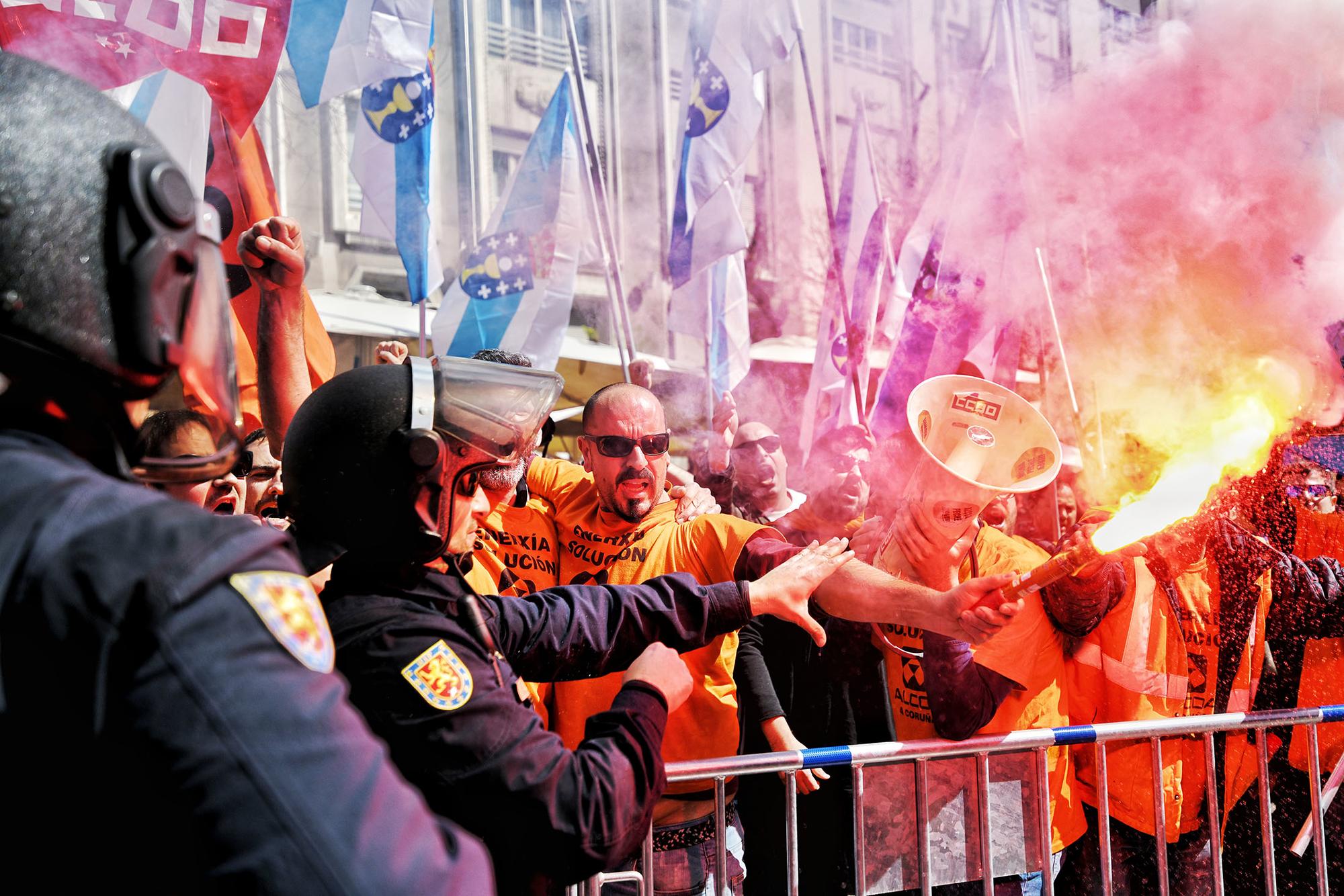 Manifestación de trabajadores de Alcoa en las puertas del Congreso de los Diputados