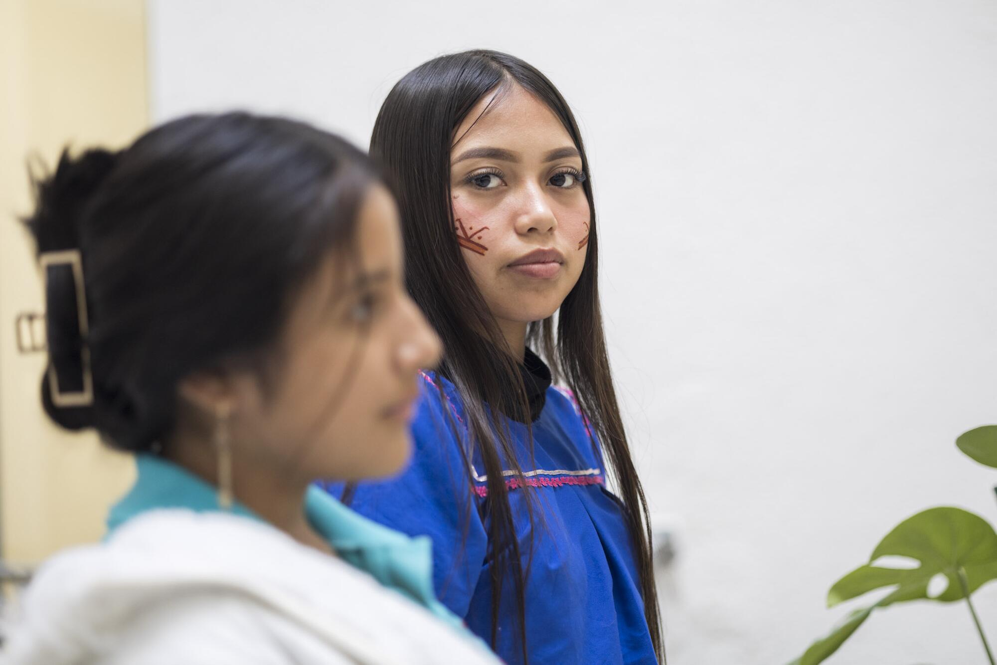 Indigenas Ecuatorianas Bengalas Gas - 9