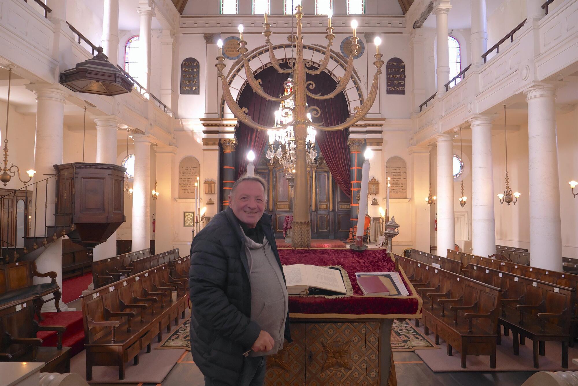 Patrick, que es voluntario en la sinagoga de Baiona