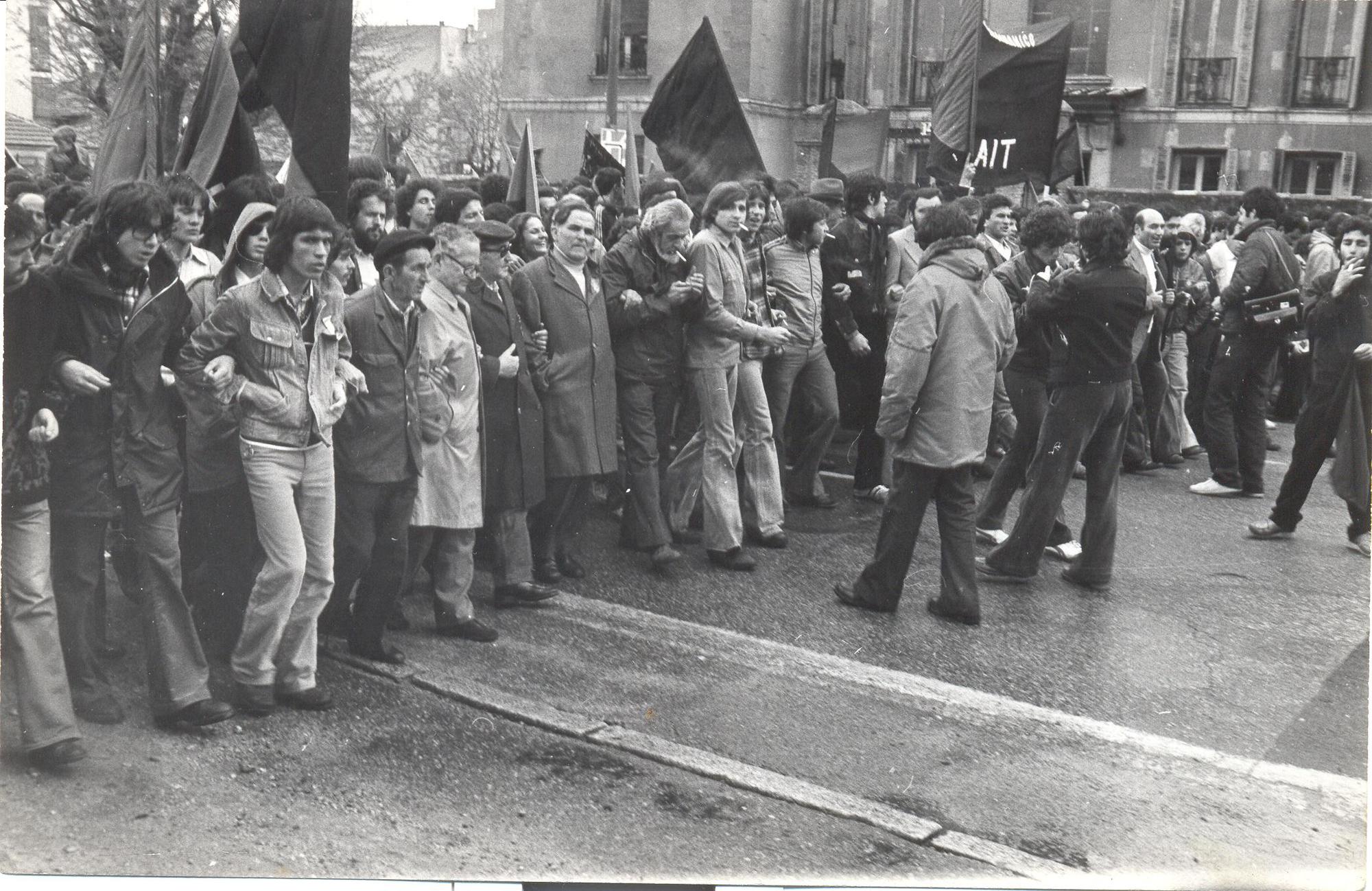 Cabecera de la manifestación de CNT en Madrid el 1 de mayo de 1978