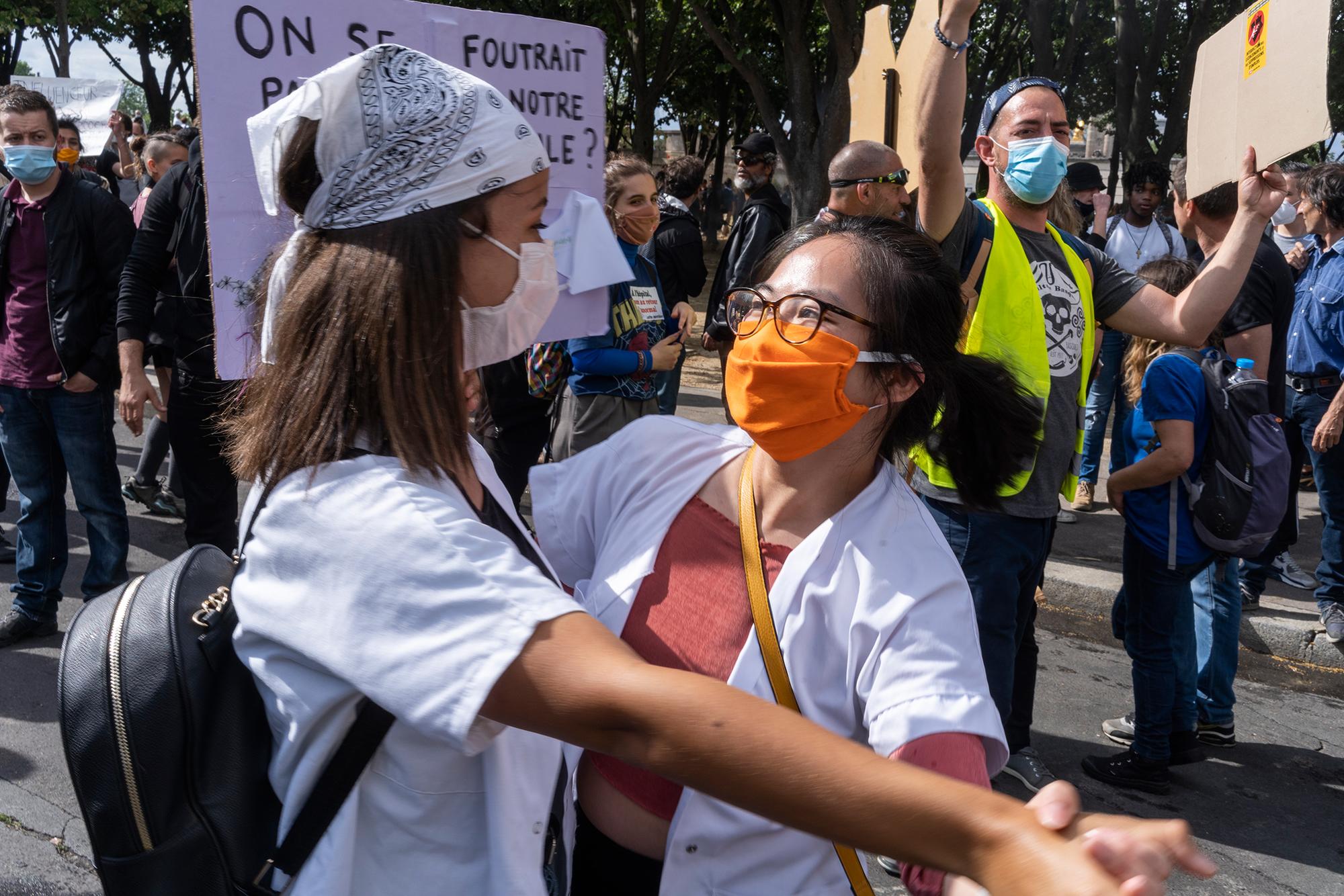 La policía francesa convierte una manifestación en defensa de la sanidad en una batalla campal - 5