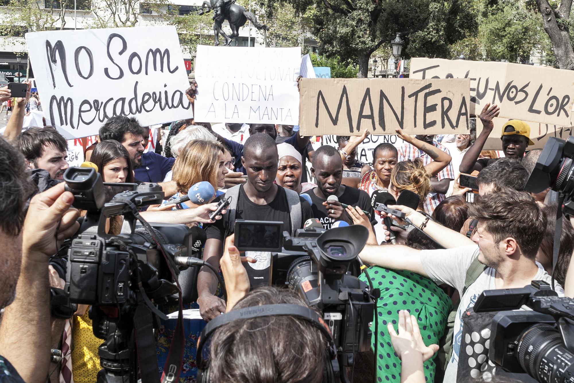 Rueda de prensa de los manteros en Barcelona