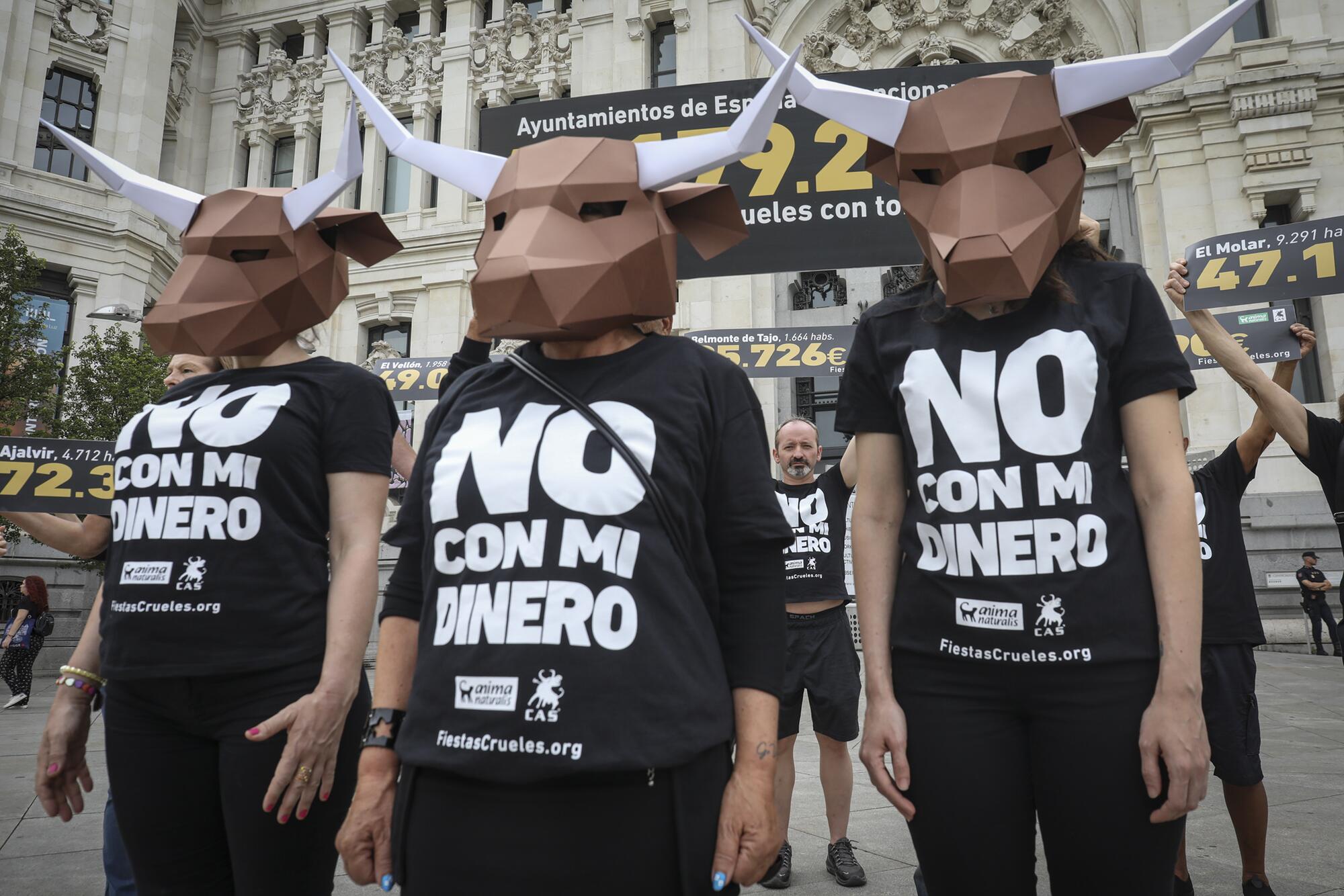 Concentración antitaurina frente al Ayuntamiento de Madrid - 3