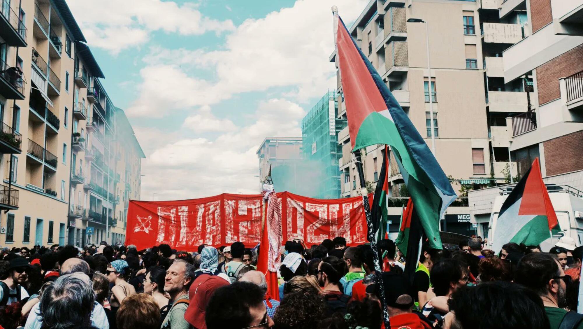 Trabajadores de la ex GKN en una manifestación de apoyo a Palestina en Florencia.