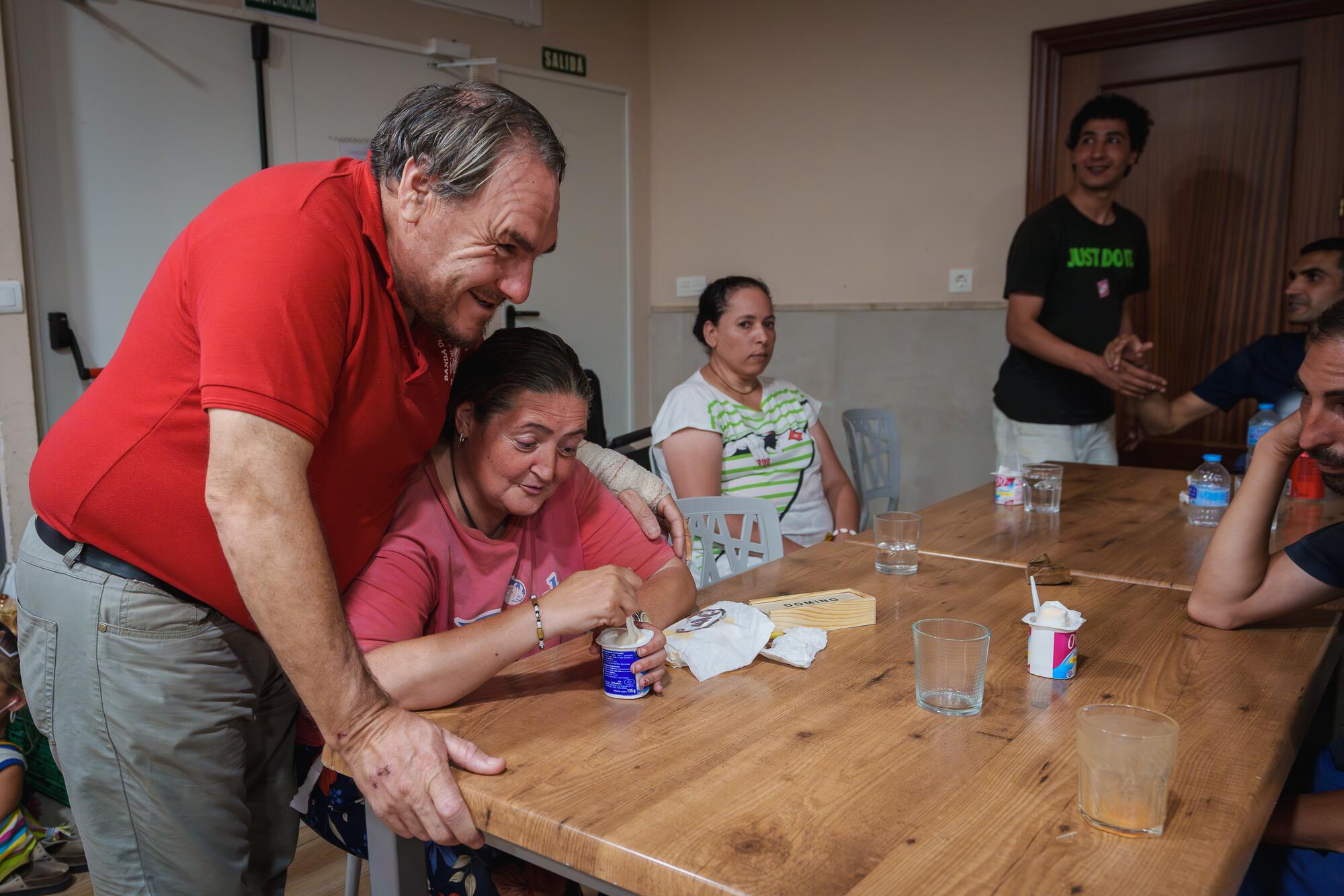 Refugio climático para las personas sin hogar de Granada en agosto - Antonio