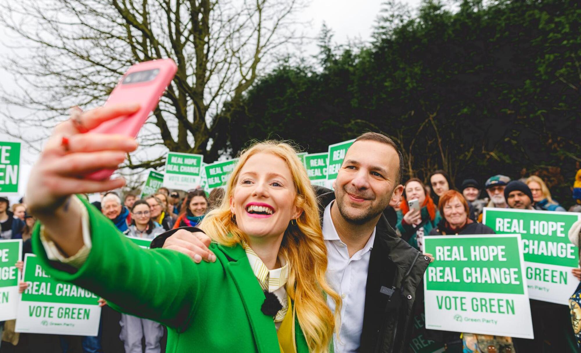 Hannah Spencer y Zack Polanski, del Green Party británico